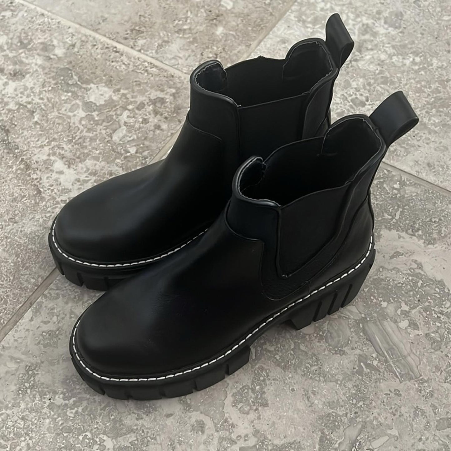 NEW BCBG Women's Ulysa Lug Sole Chelsea Booties, Size 5.5M / 35.5M New w/o Box $