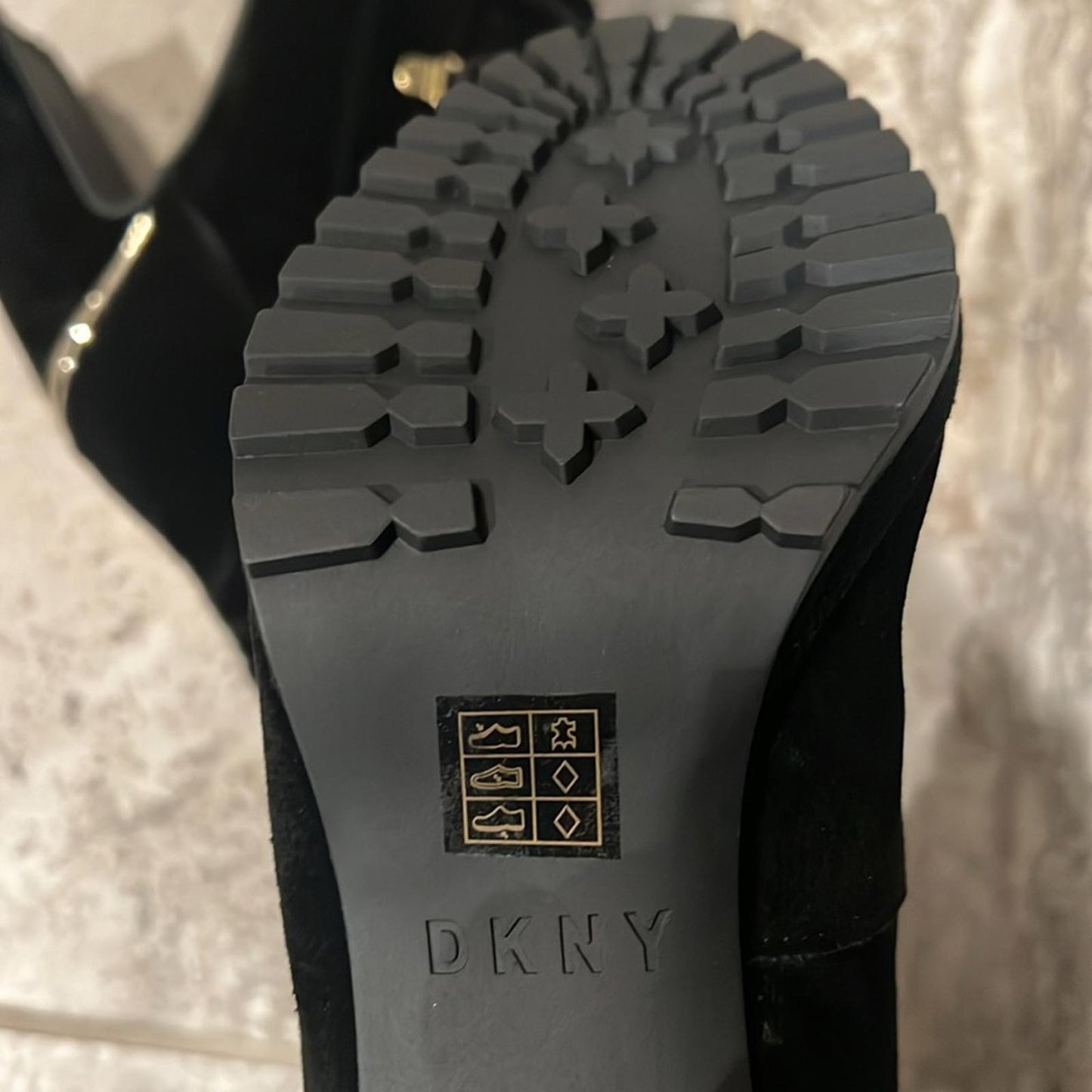 DKNY Lenni Lace-Up Ankle Boots, Oiled Suede Black Size 11 New in Box Retail $189