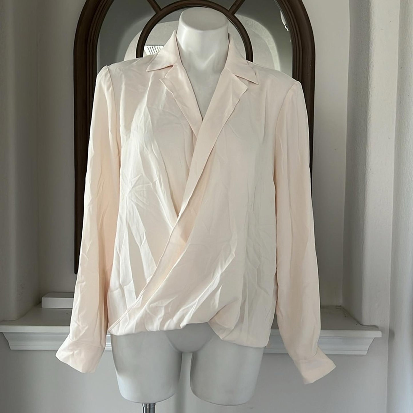 Anne Klein Collared Surplice-Front Blouse Off-White, Size M New w/Tag EXCELLENT!