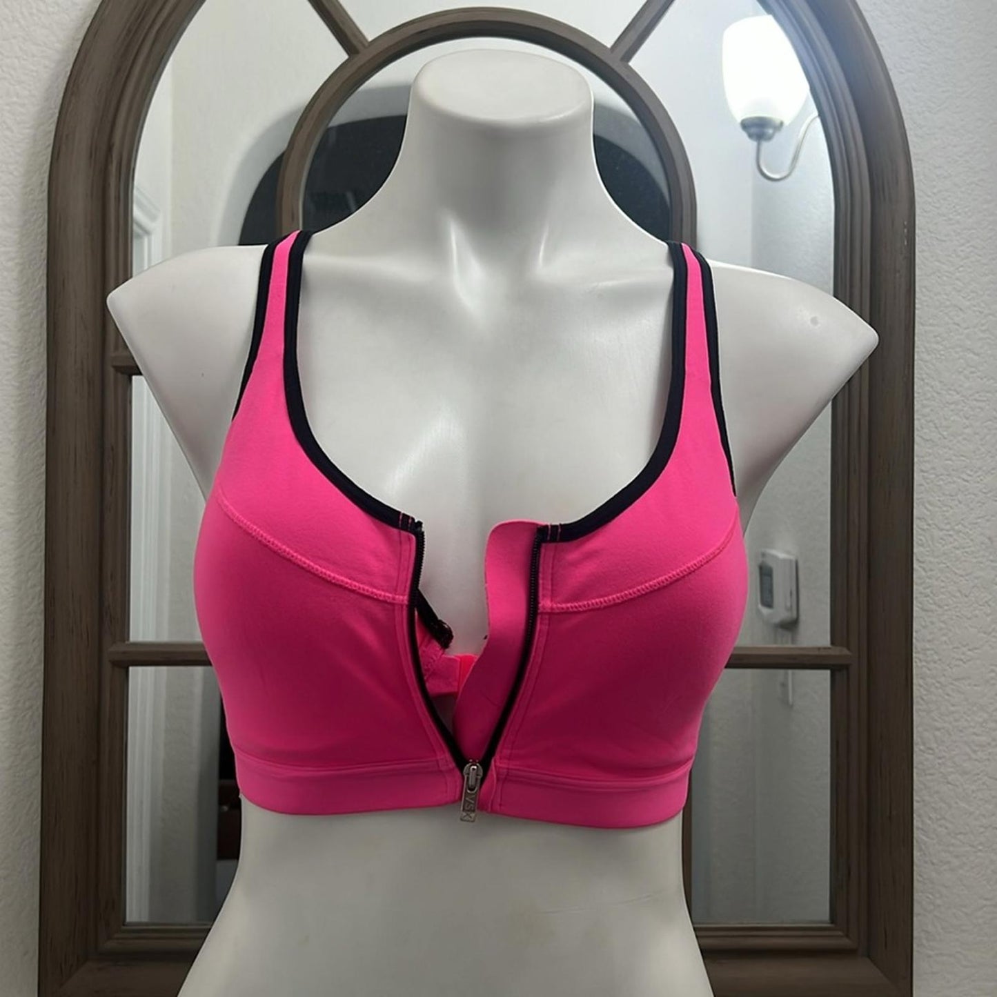 VSX Victoria’s Secret Sport Bra w/Front-Closure in Pink, Size 34C EXCELLENT!