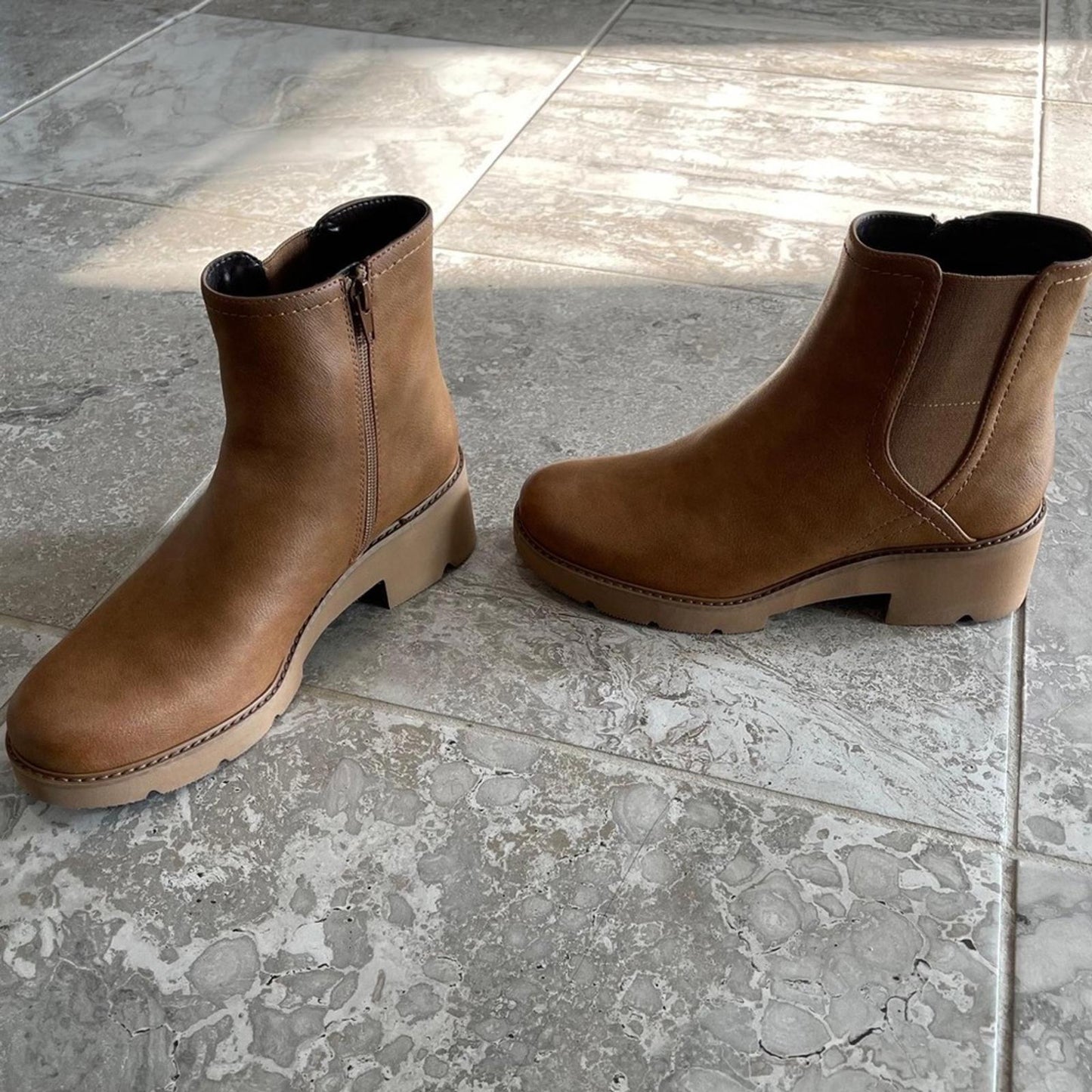 Naturalizer Cade Lug Sole Chelsea Boots in Chestnut, Size 8.5 New in Box $139