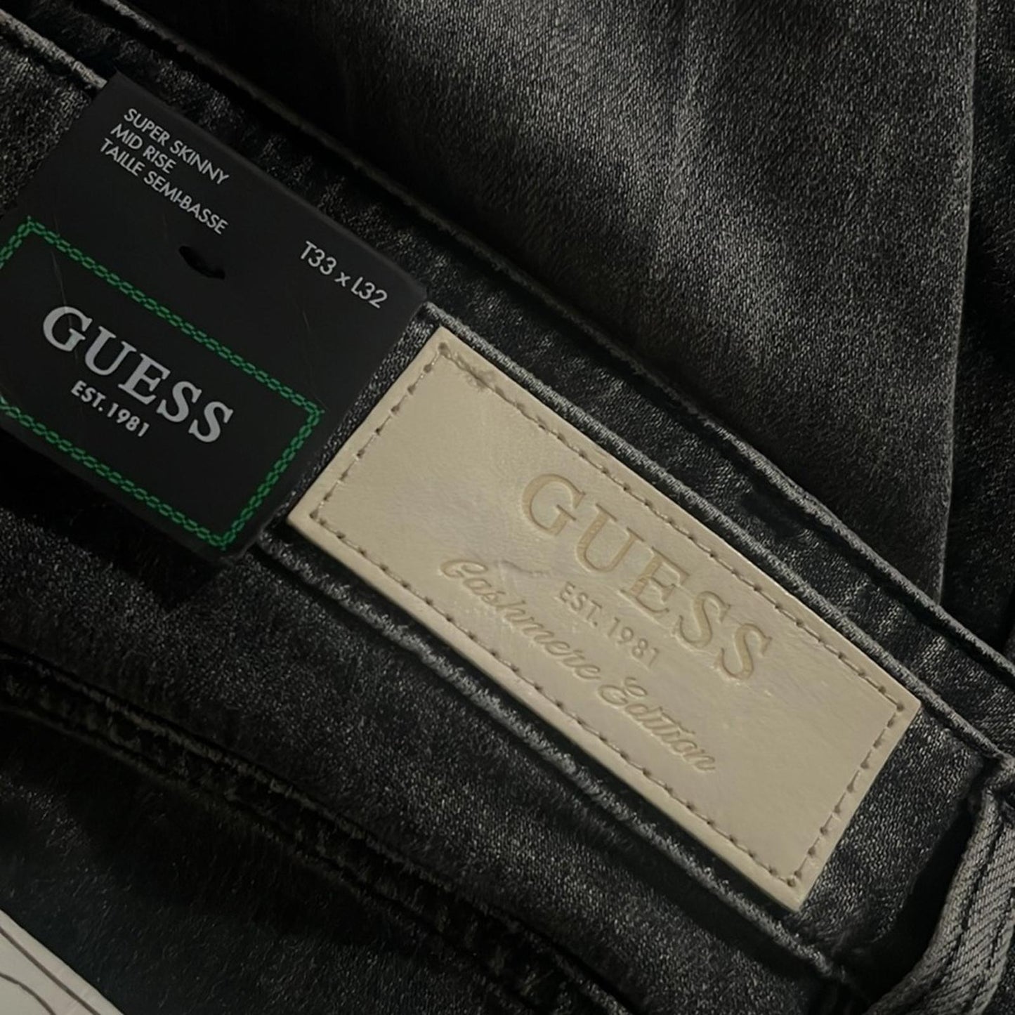 GUESS Men's Chris Slim-Straight Jeans, Size W33 x L32 NEW w/Tag $158