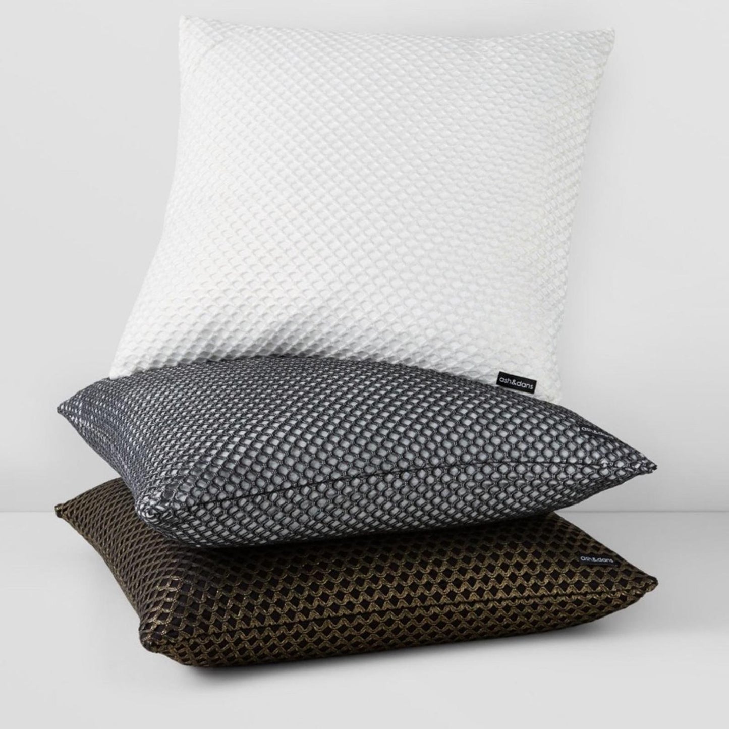 X2 Ash & Dans Addy Decorative Pillow in Black/Grey Size 16′ x 16” NWT $330