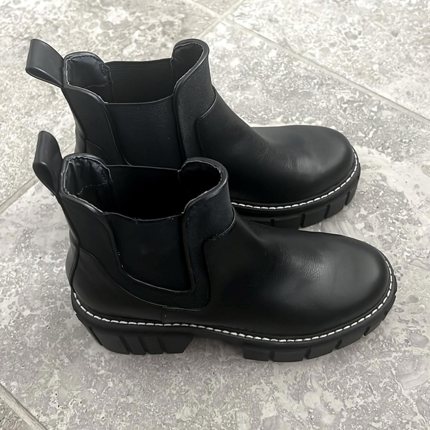 NEW BCBG Women's Ulysa Lug Sole Chelsea Booties, Size 5.5M / 35.5M New w/o Box $