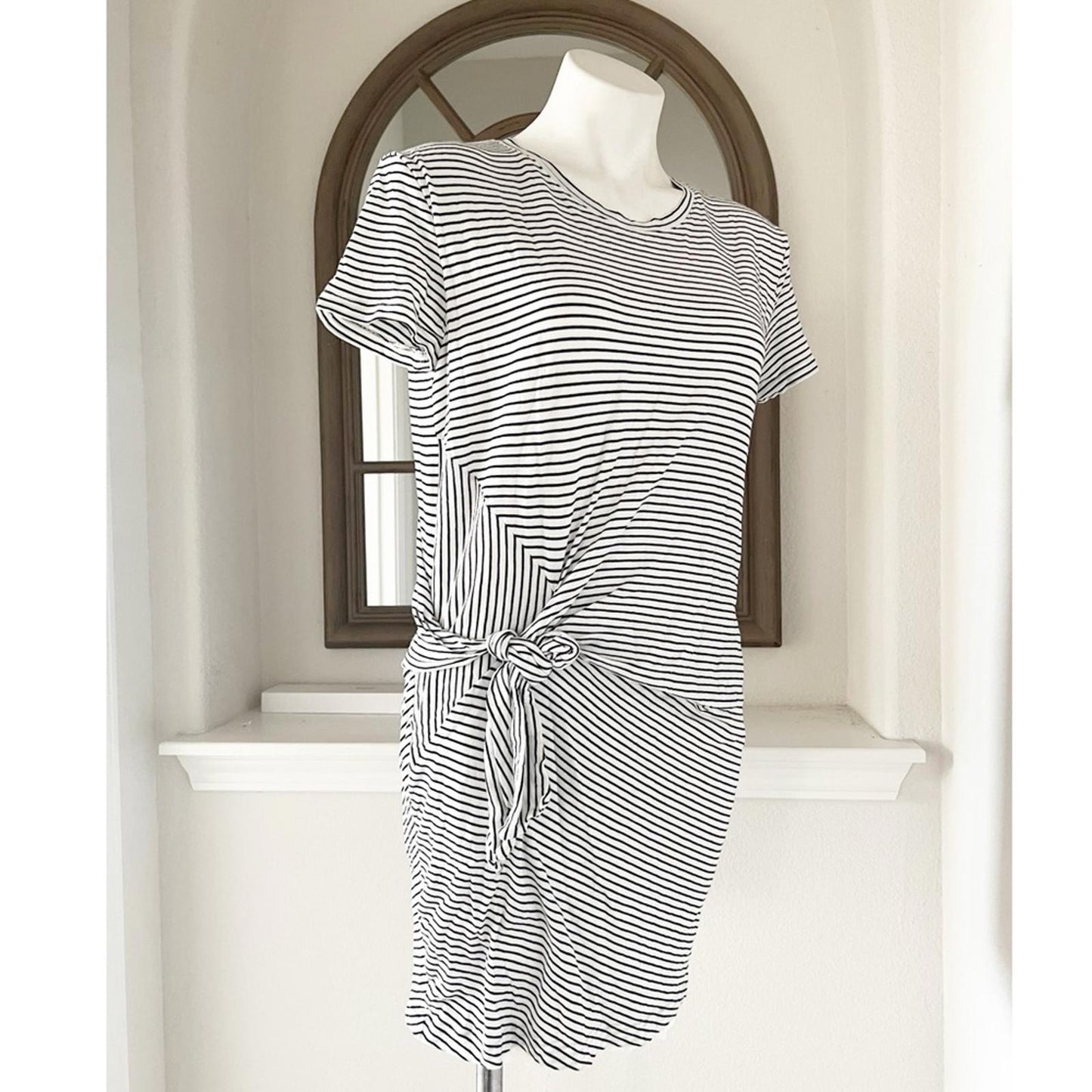 Vince Classic Stripe Side-Tie Dress, White/Black Size S EXCELLENT! Retail $225