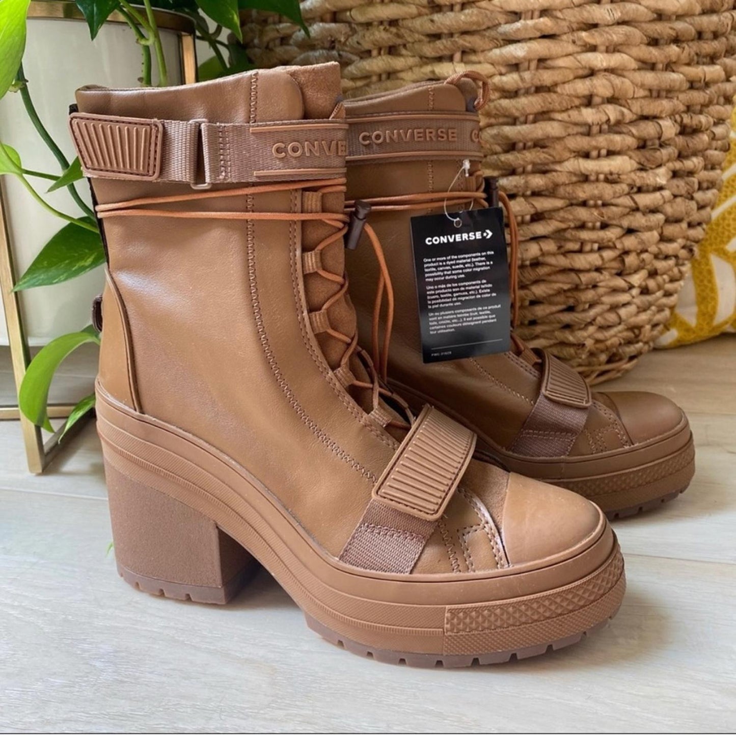 Converse Chuck Taylor All Star GR82 Boots in Camel Brown Combat Boots Size 9 NEW