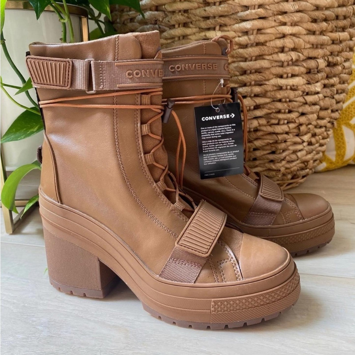 Converse Chuck Taylor All Star GR82 Boots in Camel Brown Combat Boots Size 9 NEW