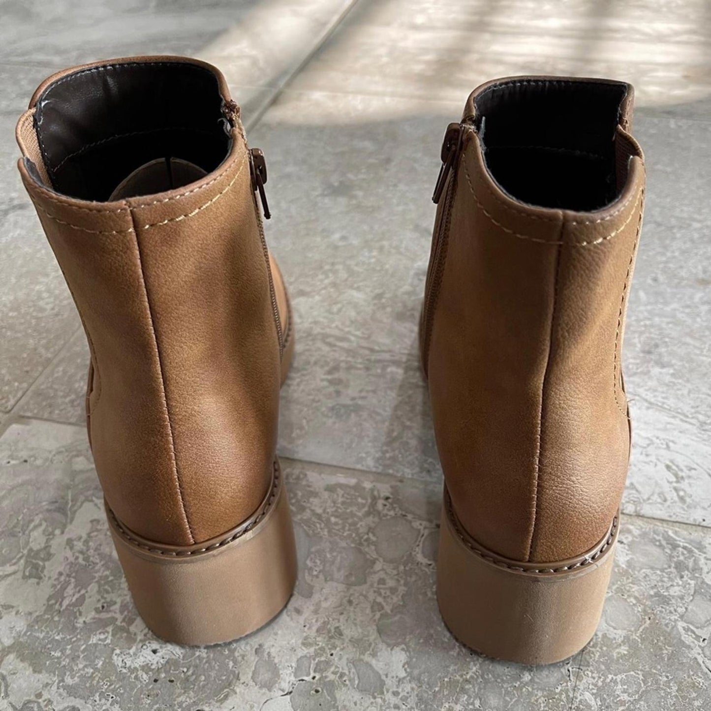 Naturalizer Cade Lug Sole Chelsea Boots in Chestnut, Size 8.5 New in Box $139