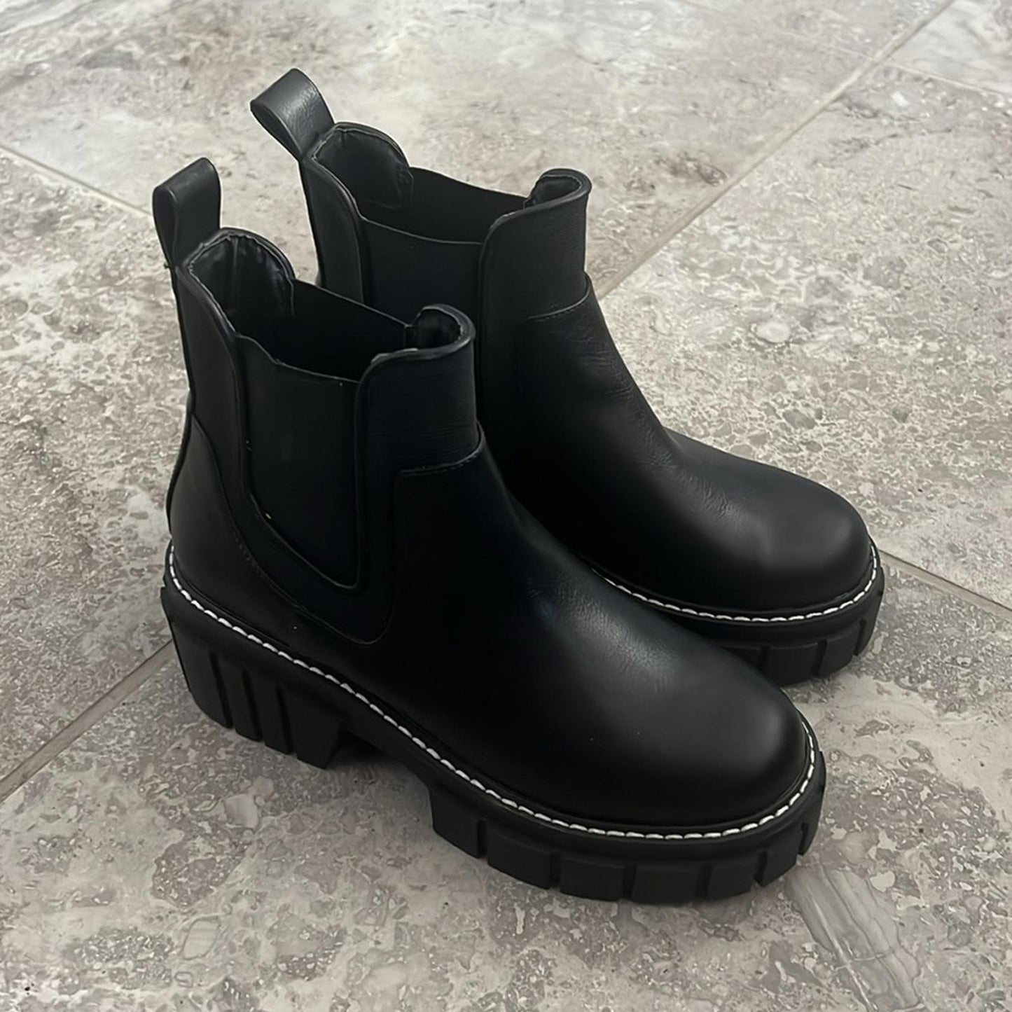 NEW BCBG Women's Ulysa Lug Sole Chelsea Booties, Size 5.5M / 35.5M New w/o Box $