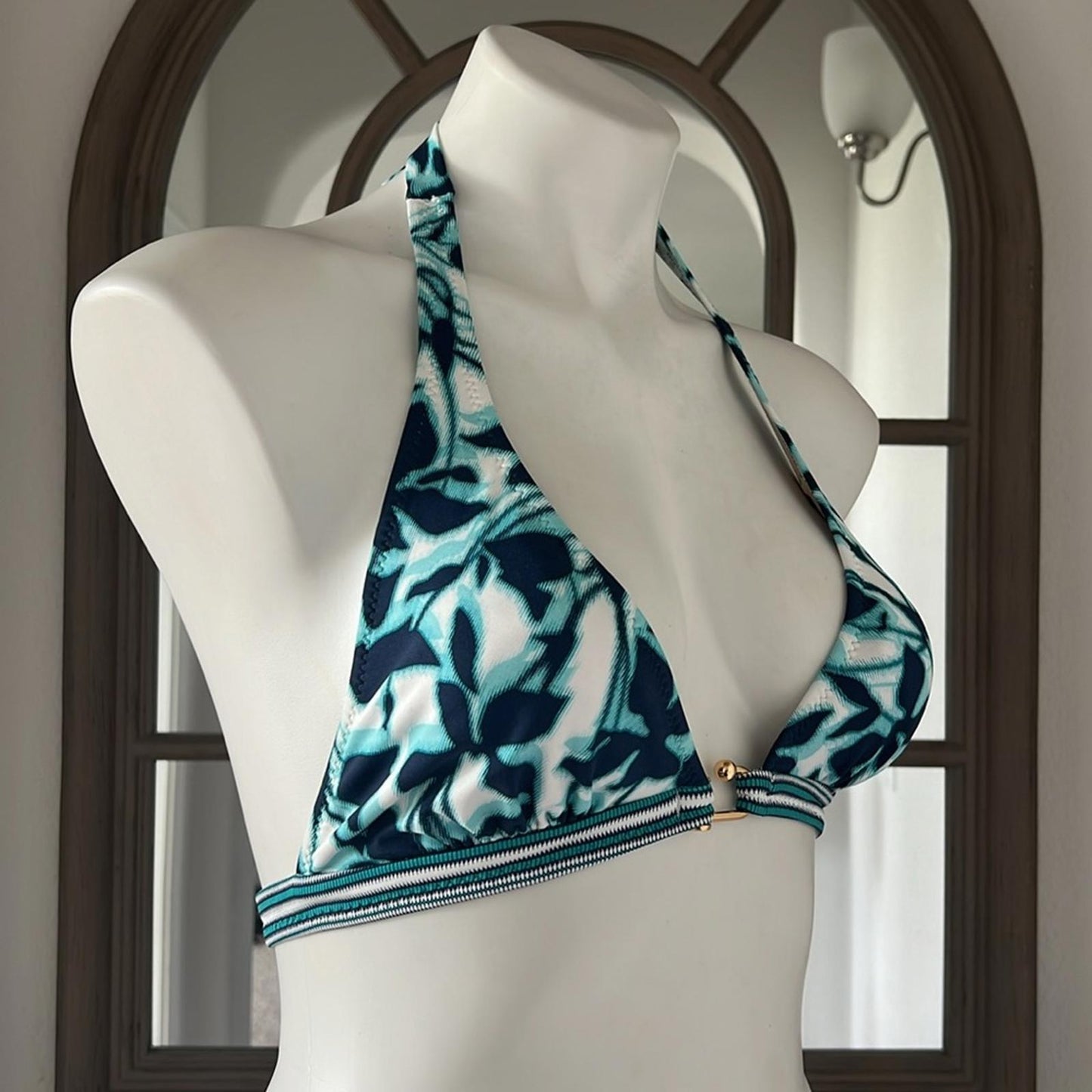 BCBGMaxaZria Swim Bikini Top, Size S New w/Tag