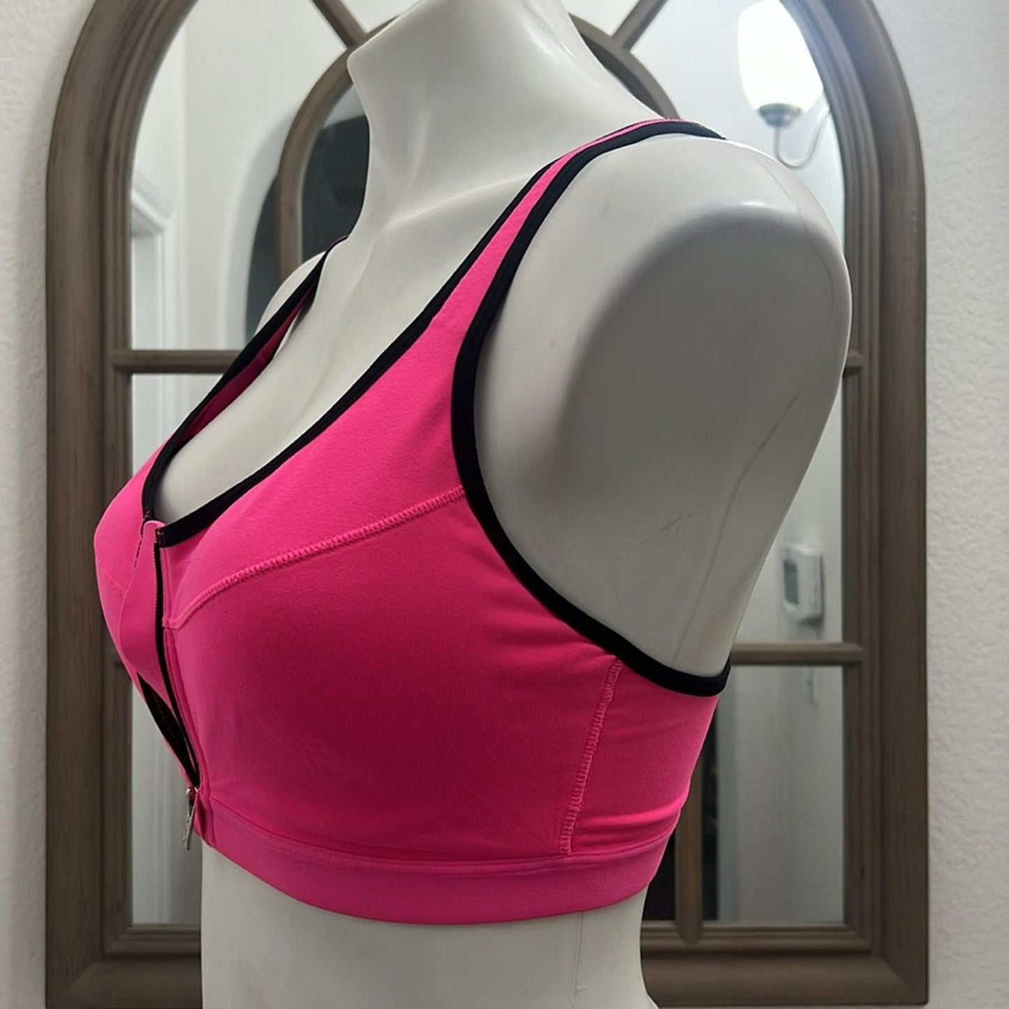 VSX Victoria’s Secret Sport Bra w/Front-Closure in Pink, Size 34C EXCELLENT!