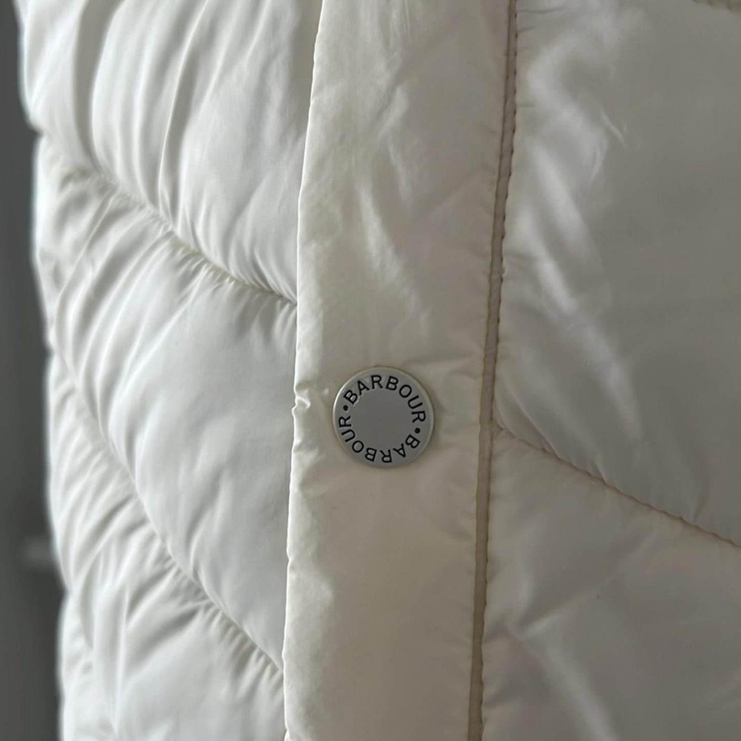 NEW Barbour South Shield Fibredown Hooded Vest in Off-White, Size US14 UK18