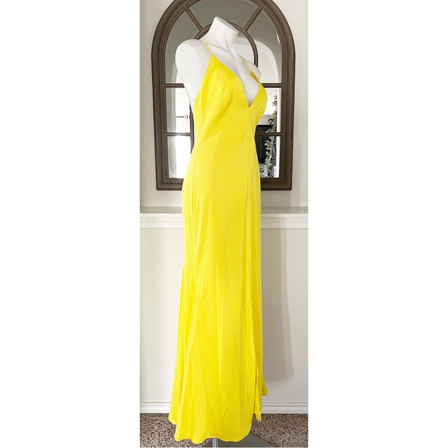 Aidan Mattox V-Neck Mermaid Gown, Evening Dress in Lemon Size 10 NWT $295