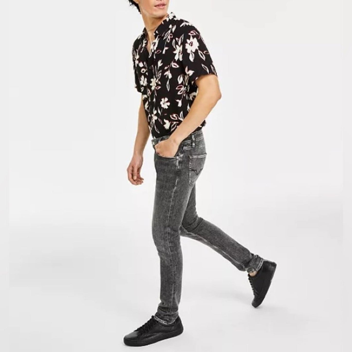 GUESS Men's Chris Slim-Straight Jeans, Size W33 x L32 NEW w/Tag $158