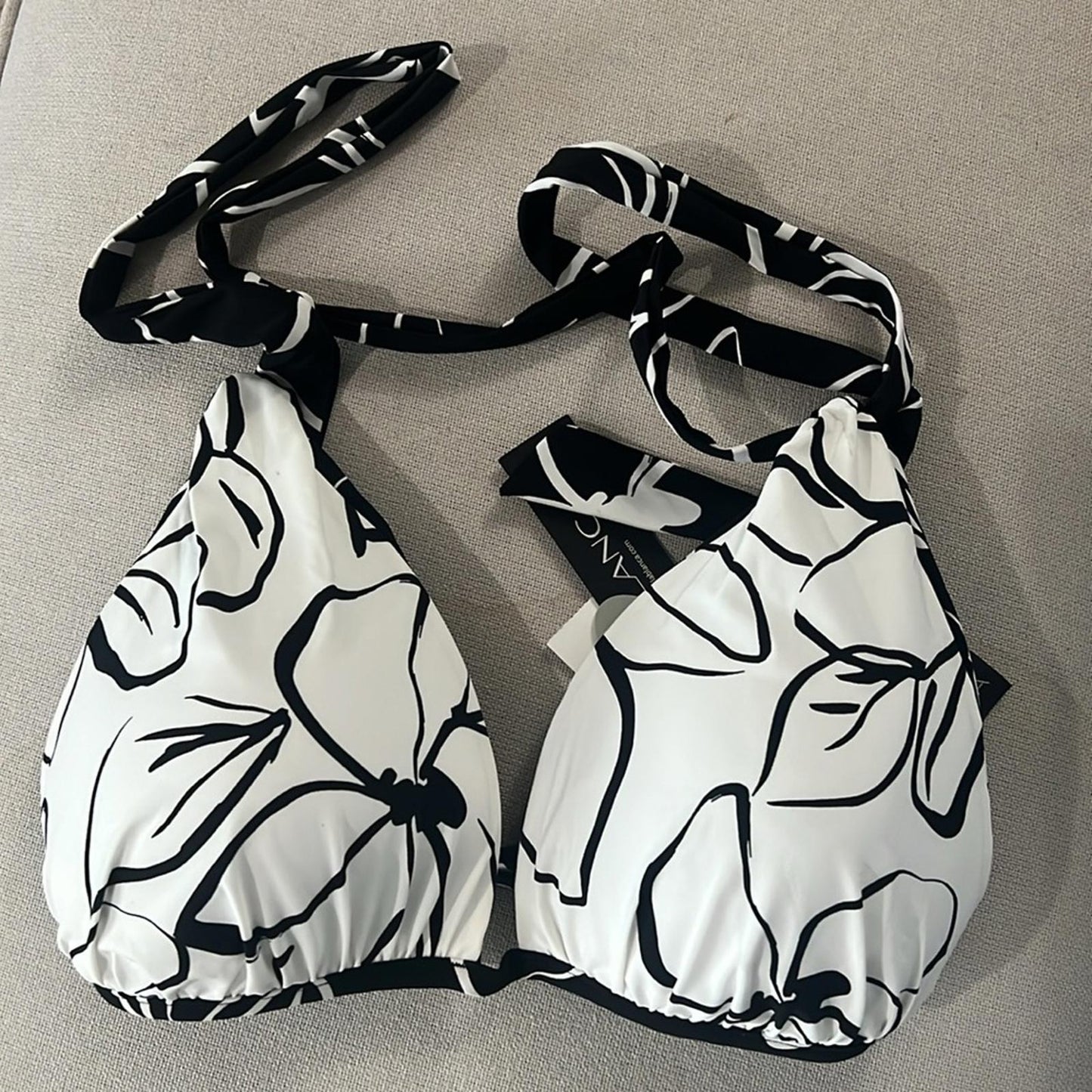 La Blanca Moonlit Reversible Halter Bikini Swim Top in Black/White US 10 NEW