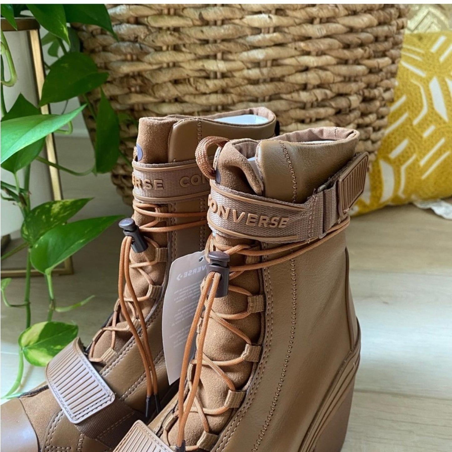 Converse Chuck Taylor All Star GR82 Boots in Camel Brown Combat Boots Size 9 NEW