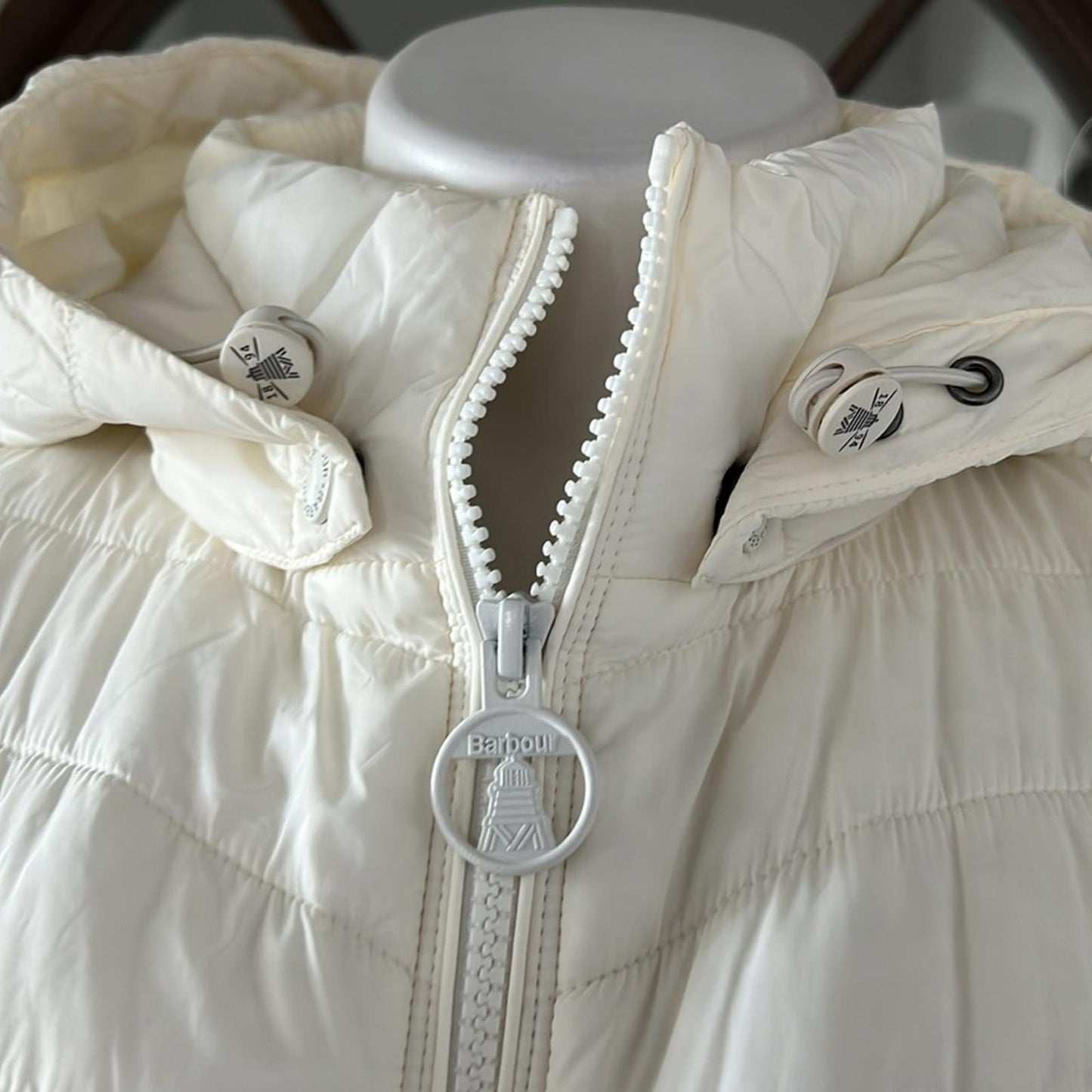 NEW Barbour South Shield Fibredown Hooded Vest in Off-White, Size US14 UK18