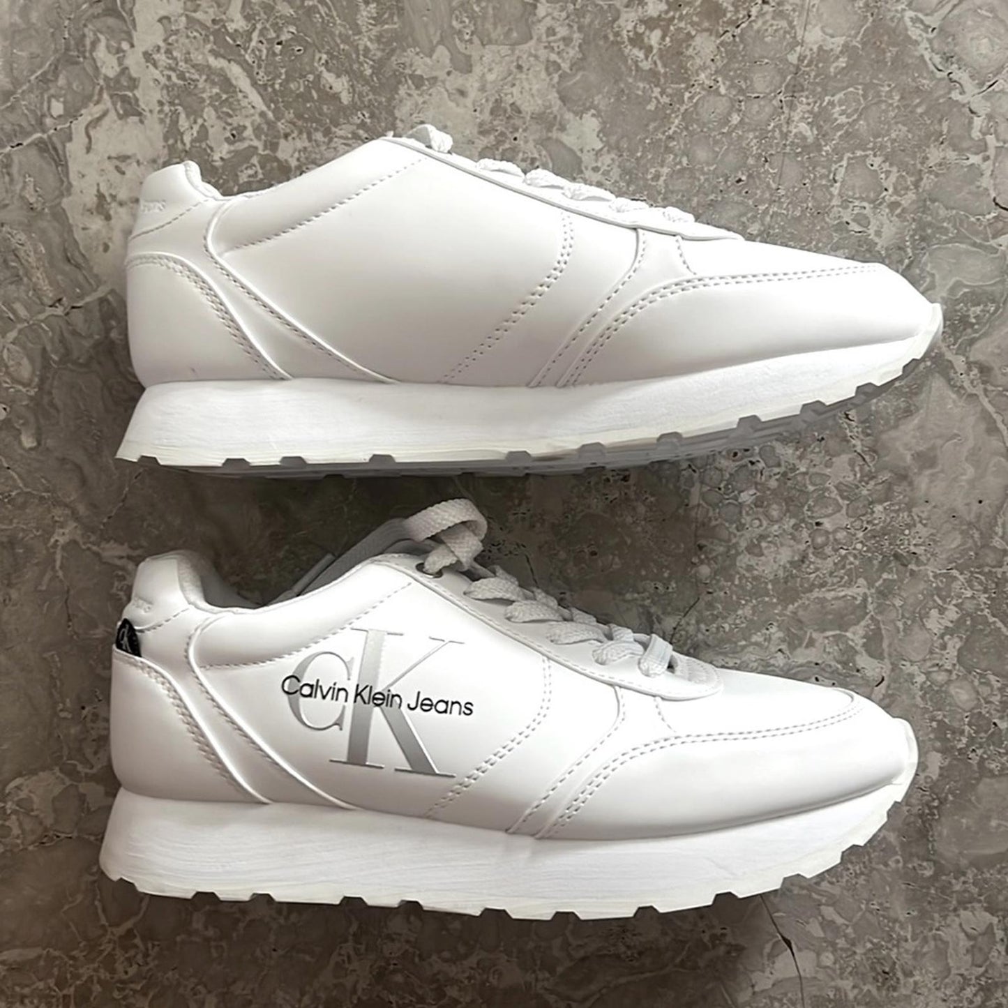 Calvin Klein Jeans Cayle Logo Casual Lace-Up Sneakers White Size 6.5M Retail $89