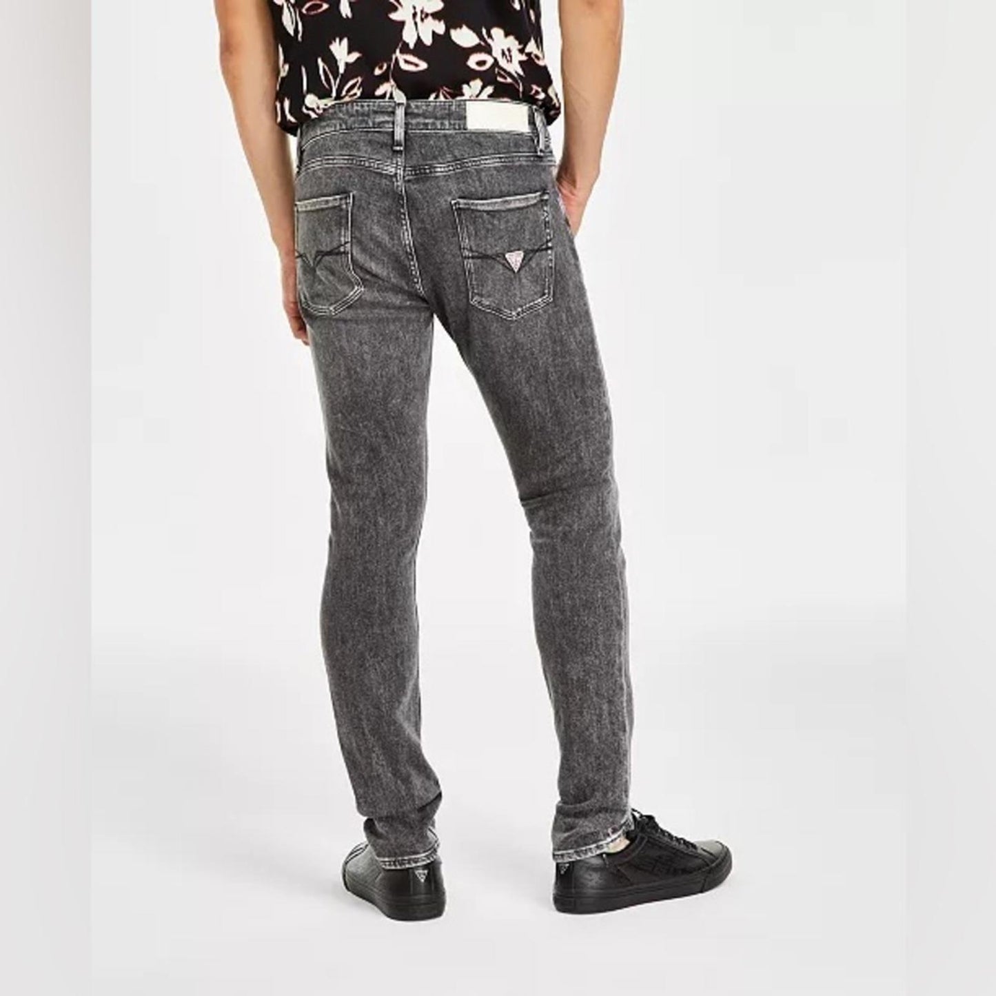 GUESS Men's Chris Slim-Straight Jeans, Size W33 x L32 NEW w/Tag $158