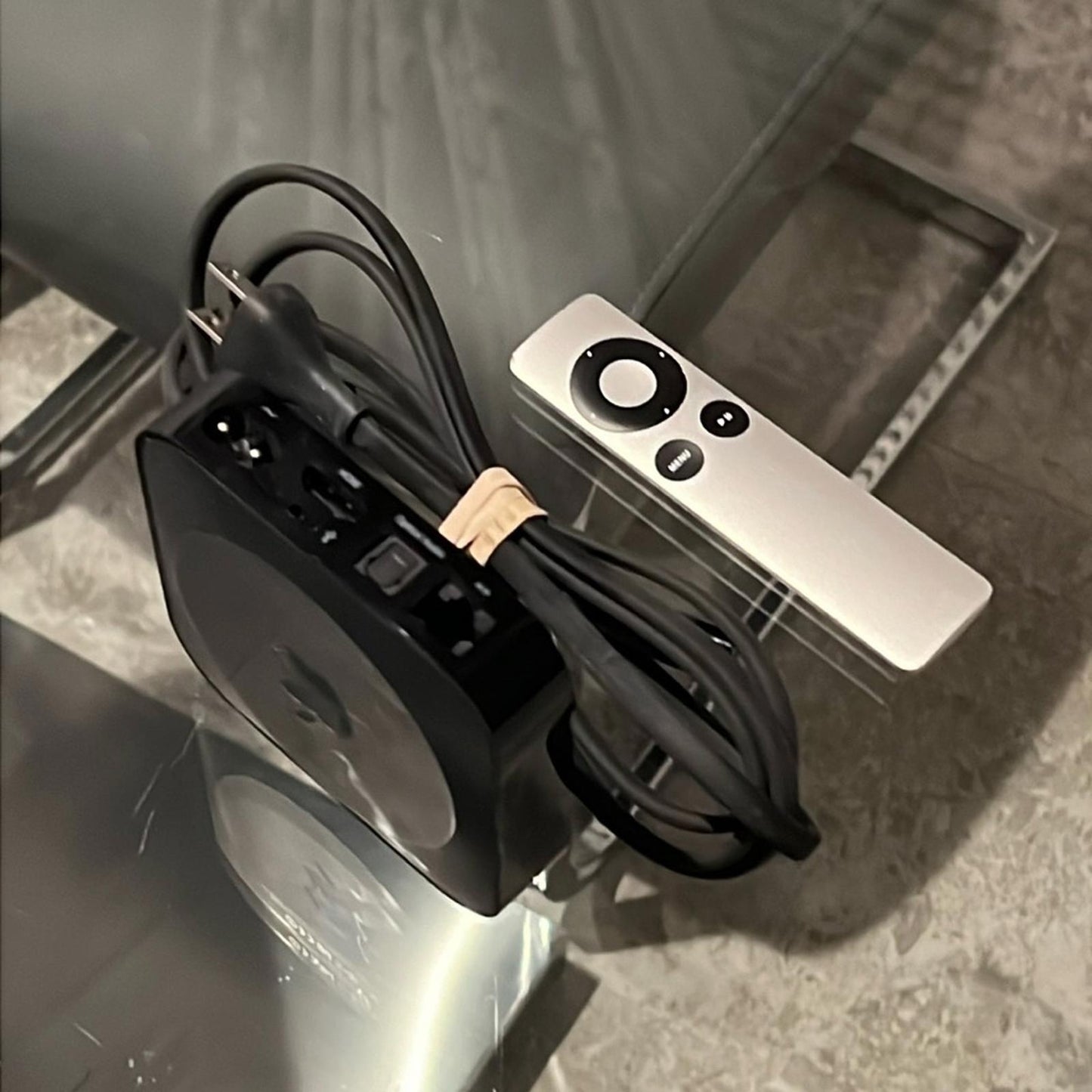 Apple TV (3rd Generation) HD Media Streamer A1469 w/ Remote in Black, EXCELLENT!