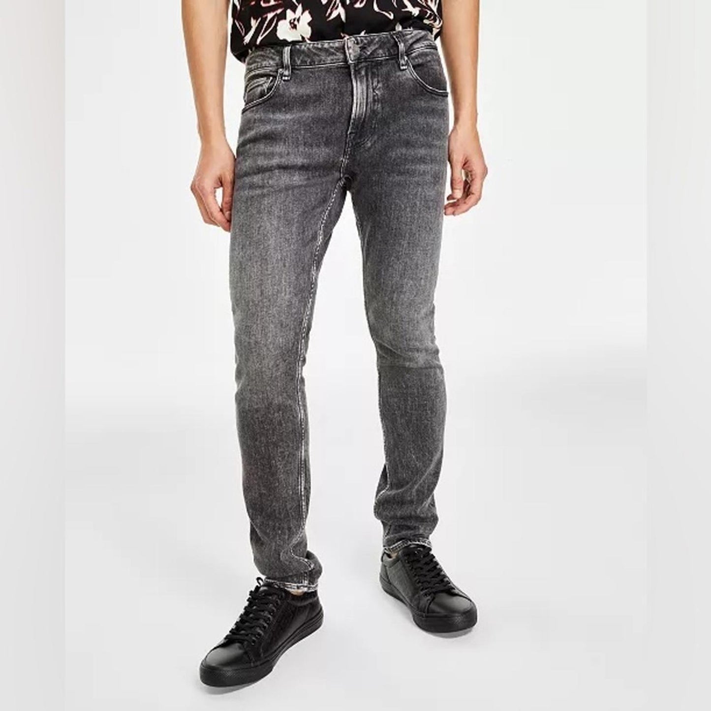 GUESS Men's Chris Slim-Straight Jeans, Size W33 x L32 NEW w/Tag $158