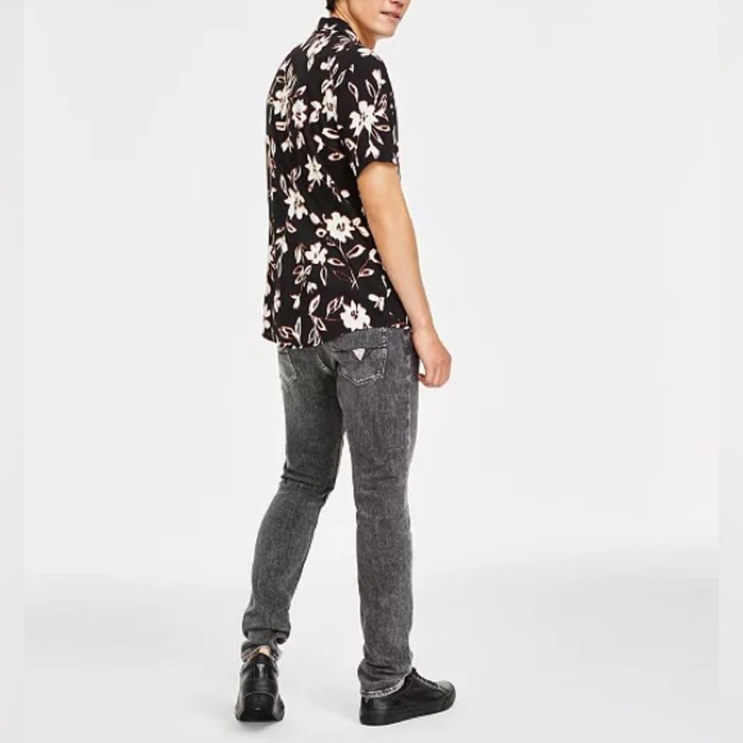 GUESS Men's Chris Slim-Straight Jeans, Size W33 x L32 NEW w/Tag $158