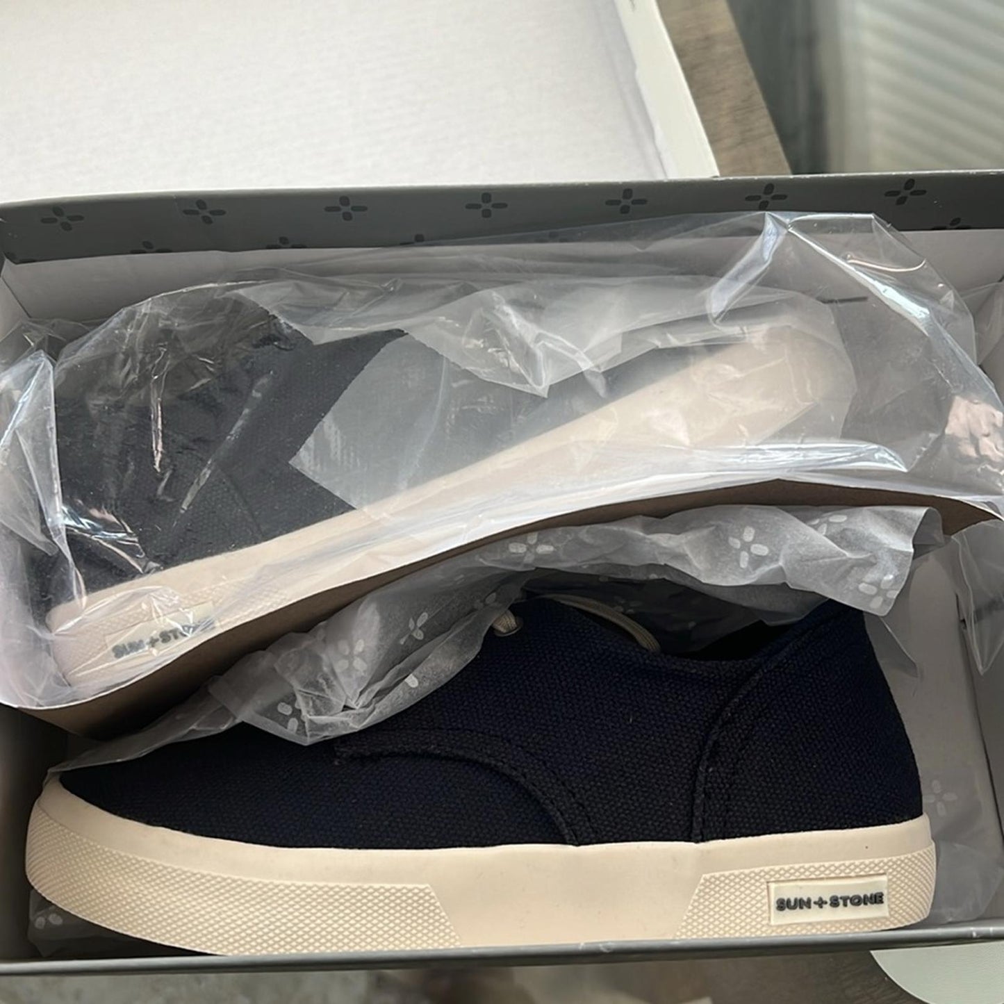 Sun + Stone Men's Kiva Lace Up Core Sneakers in Navy Blue Size 1 New in Box