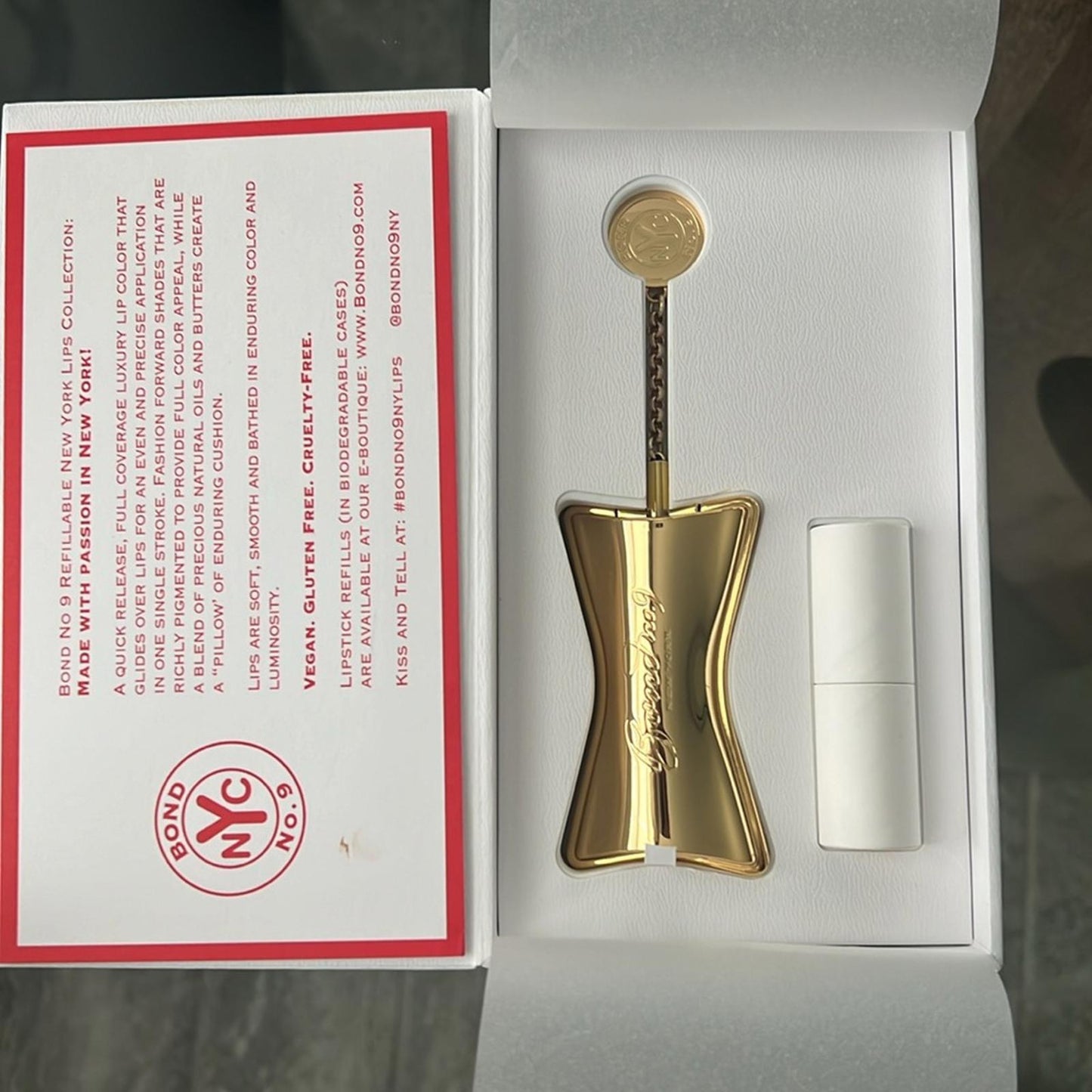 Bond No.9 New York Refillable Lipstick 2-Piece Set, Astor Place - New in Box