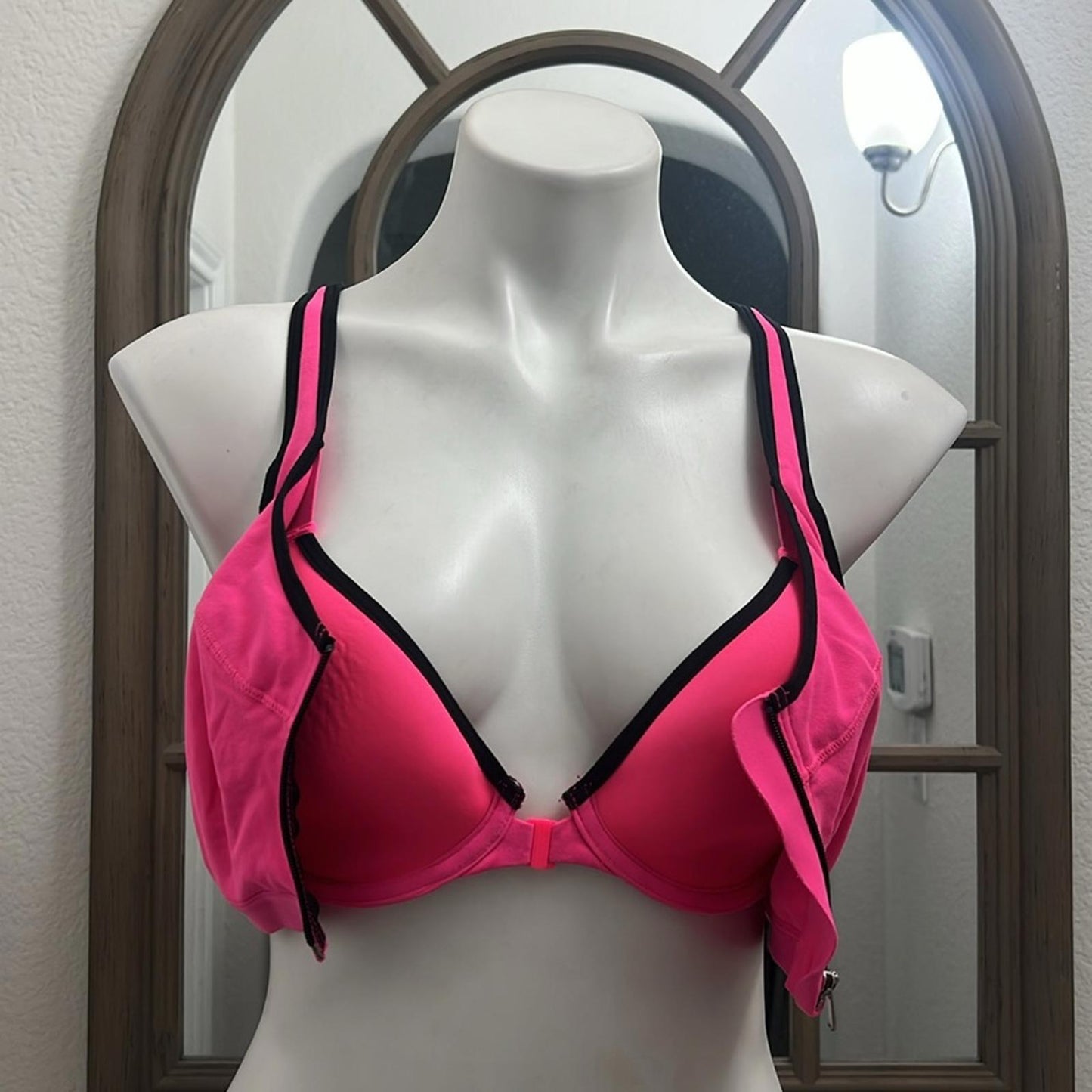 VSX Victoria’s Secret Sport Bra w/Front-Closure in Pink, Size 34C EXCELLENT!