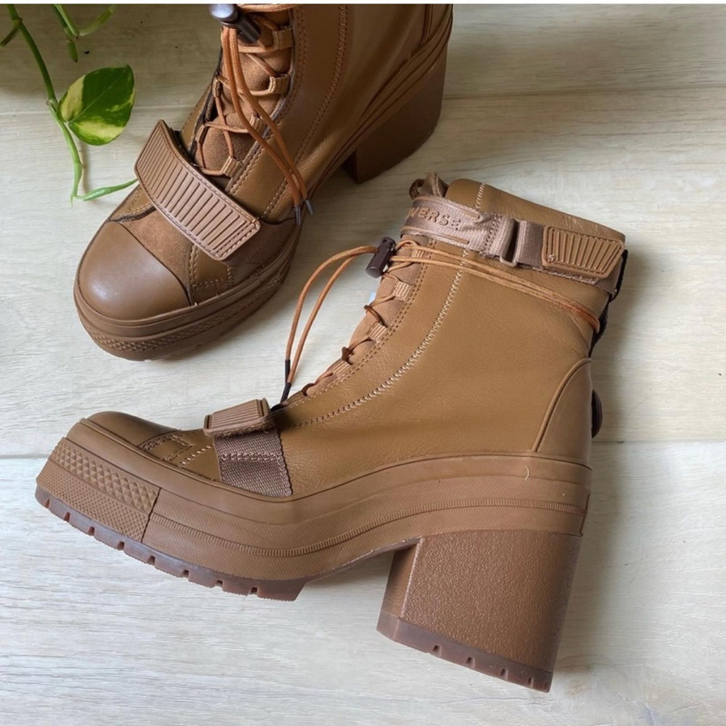 Converse Chuck Taylor All Star GR82 Boots in Camel Brown Combat Boots Size 9 NEW