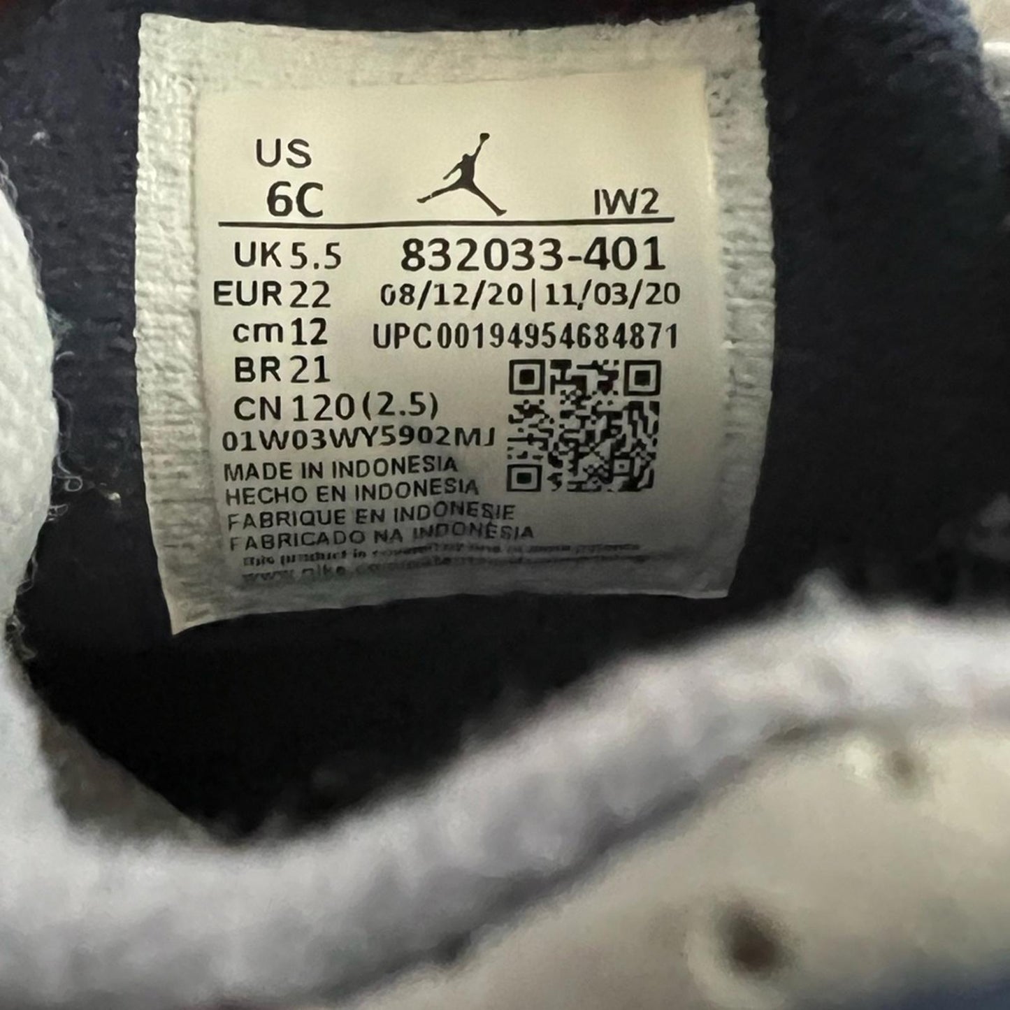 Air Jordan 3 Retro Sneaker 832033-401 in Midnight Navy, Size US 6C