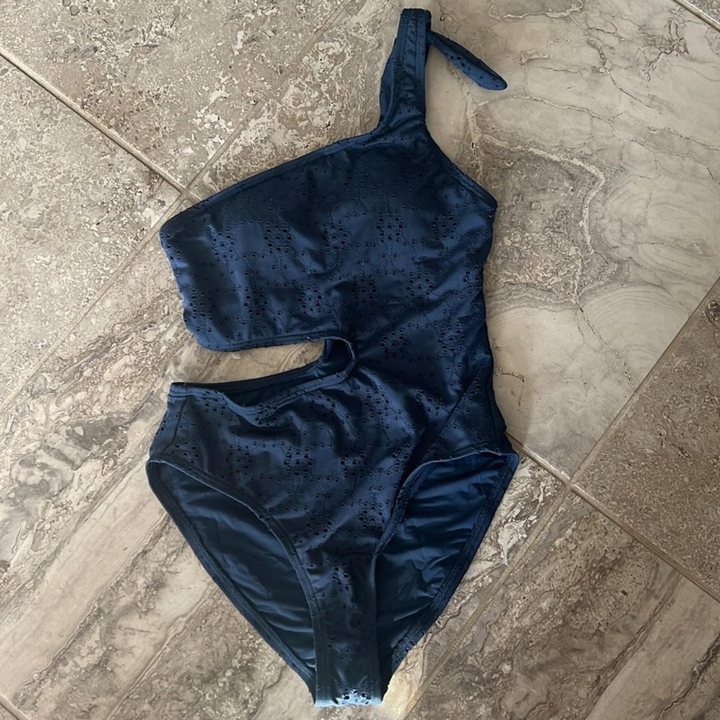 Bloomingdale’s Aqua One Shoulder Side Cutout One Piece Swimsuit, Size S NWT