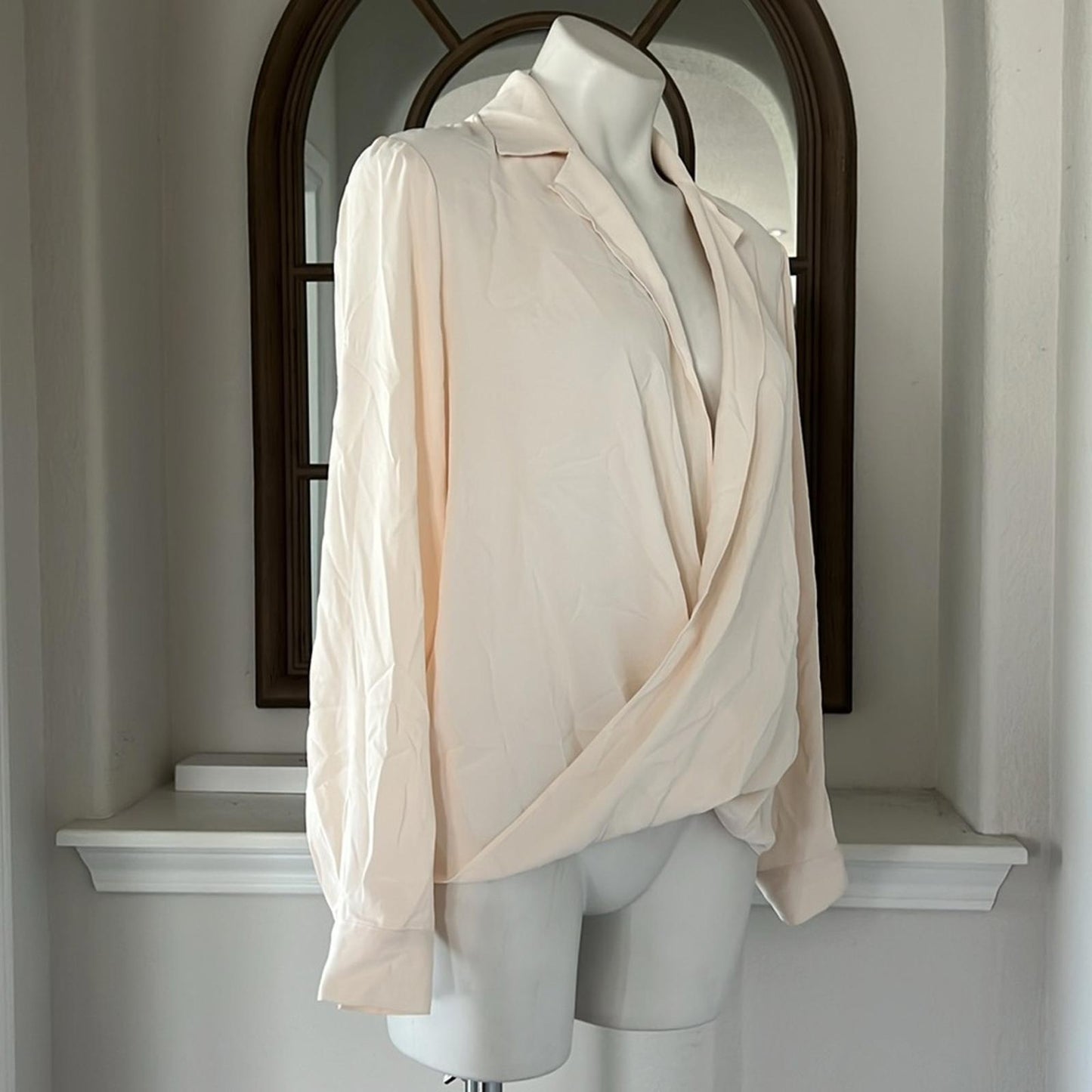 Anne Klein Collared Surplice-Front Blouse Off-White, Size M New w/Tag EXCELLENT!