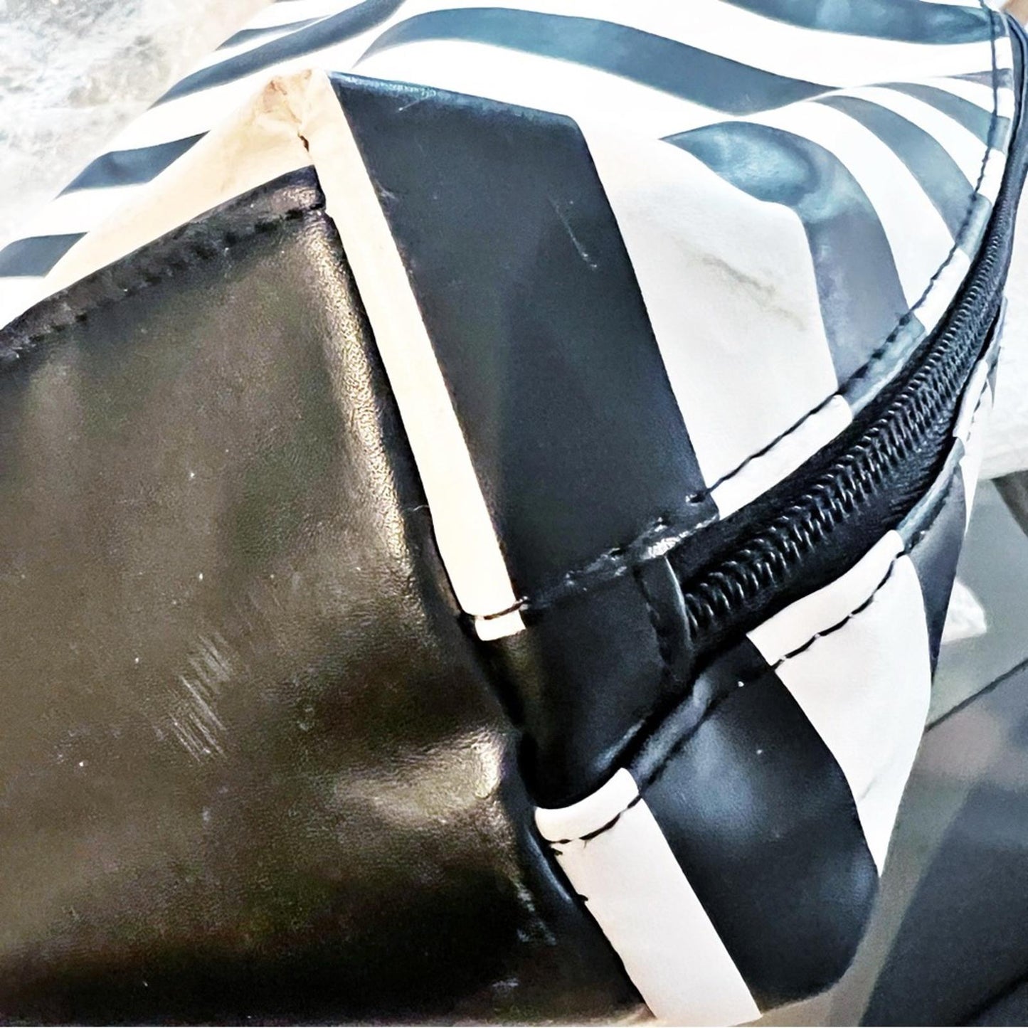 DSW Expandable Striped Tote Bag in Black, White, Néon Green, Tan