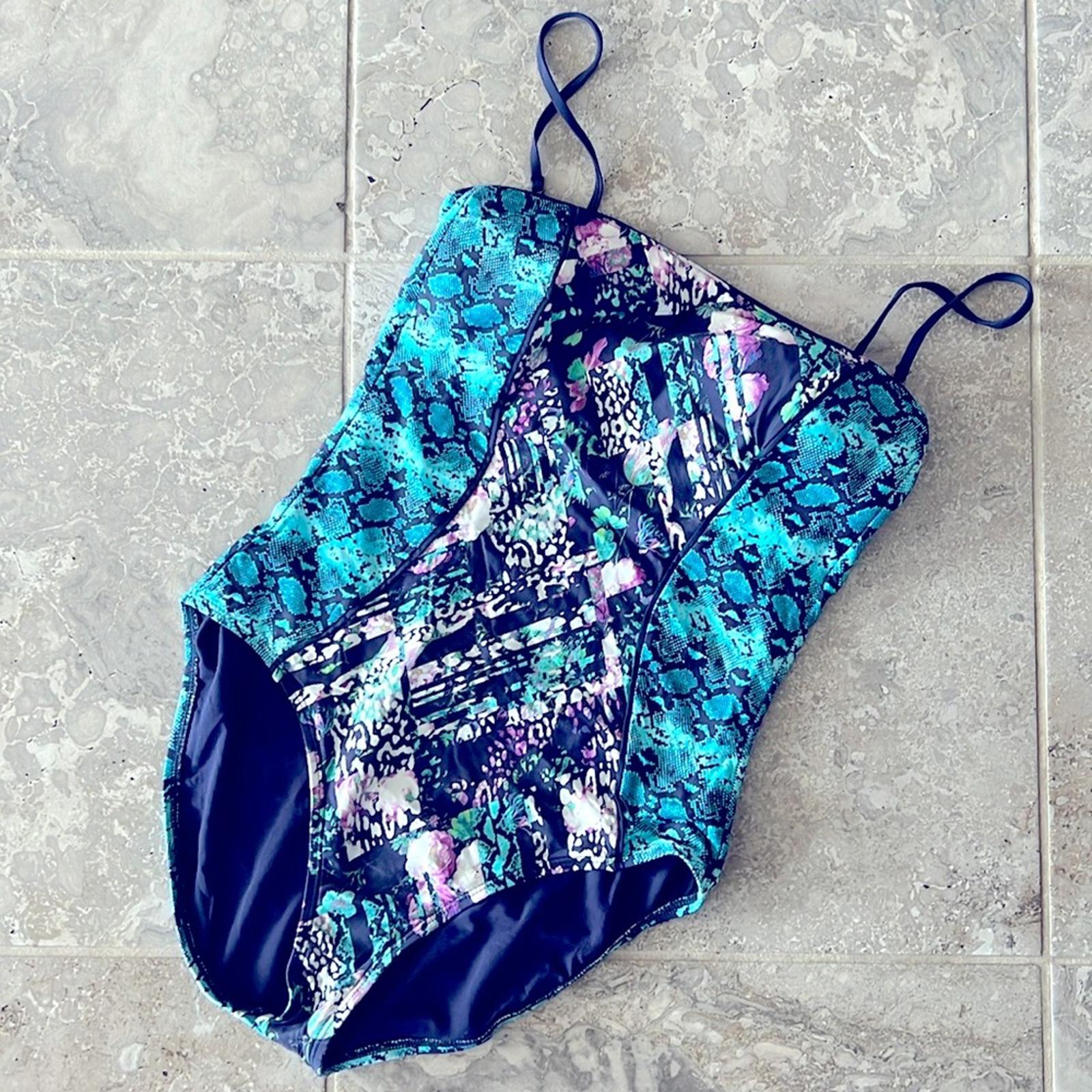 Kenneth Cole One Piece Swimsuit w/Removable Strap, Size L
