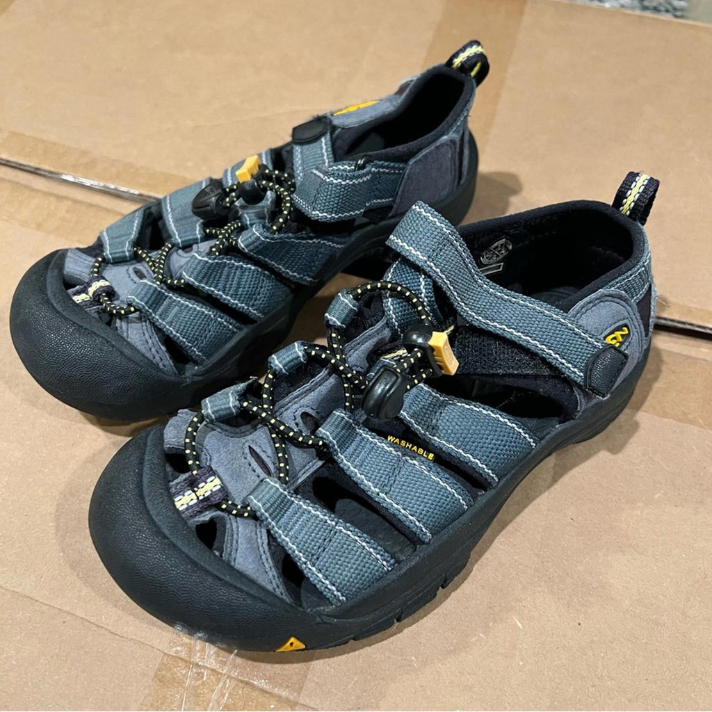 KEEN Newport H2 Sandals in Grey, NEW, Size 1