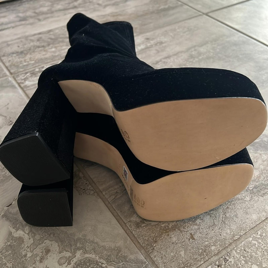 LARROUDÉ Dolly Boots Stretch Velvet in Black, Size 8 NEW in Box +2 Dust Bags