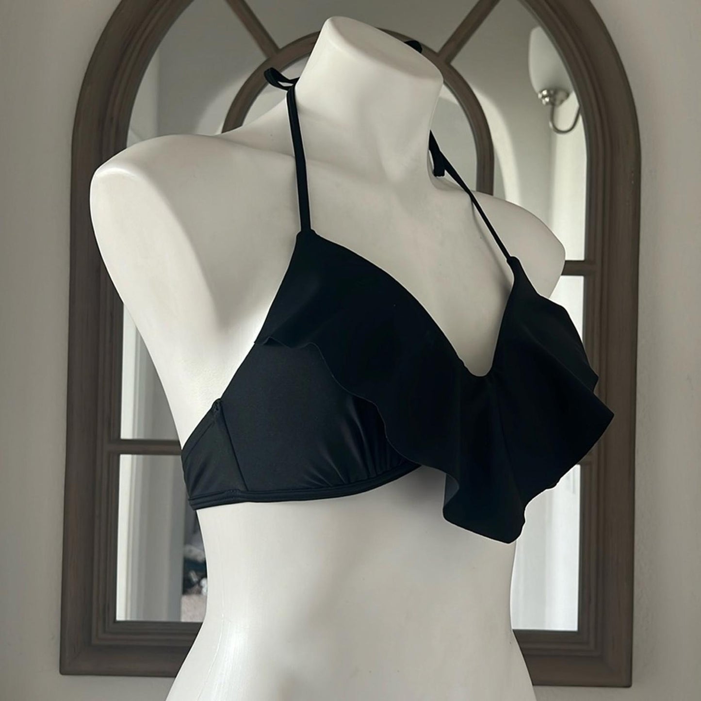 Gianni Bini Black Bikini Top, Size M New w/o Tag