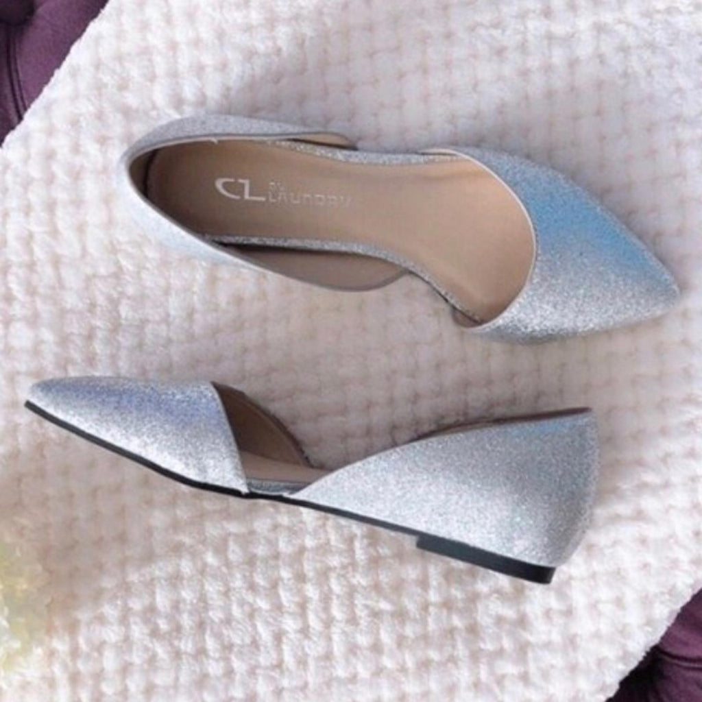 NEW CL Laundry Platinum Heart Pointed Toe Shoes, Silver Size 6M New w/o Box