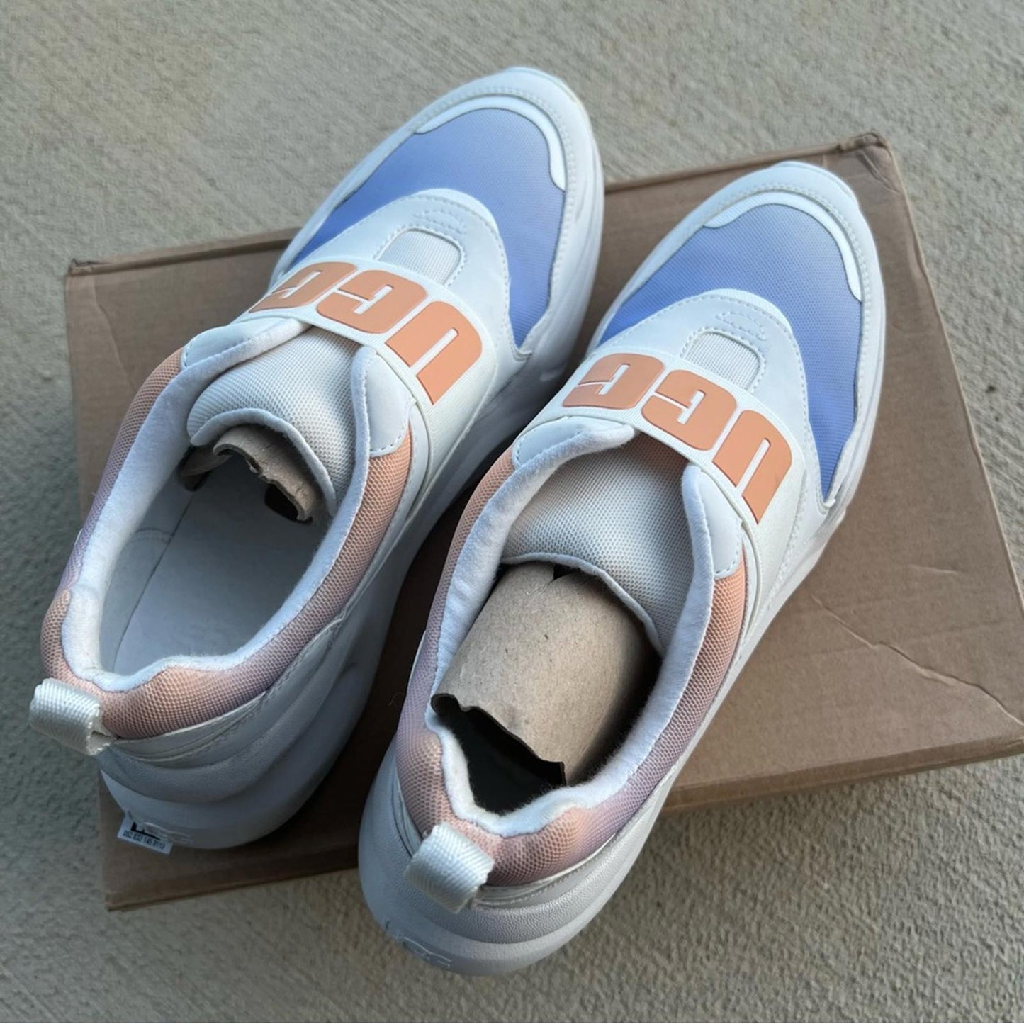 UGG Women's LA Flex Sneaker, Scallop Gradient Size 8, Comes in Original Box