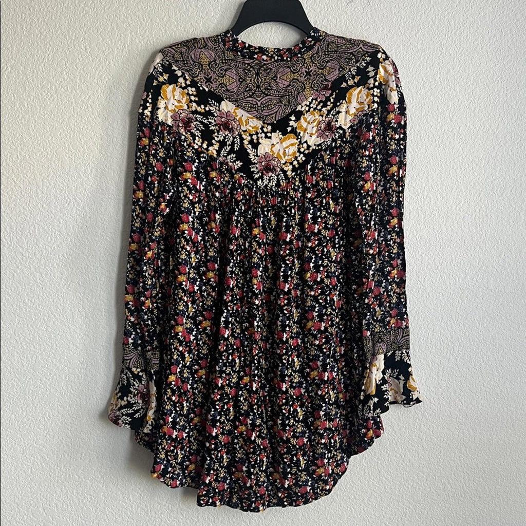 Free People Wildflower Fields Henley Top, Size M, EXCELLENT!