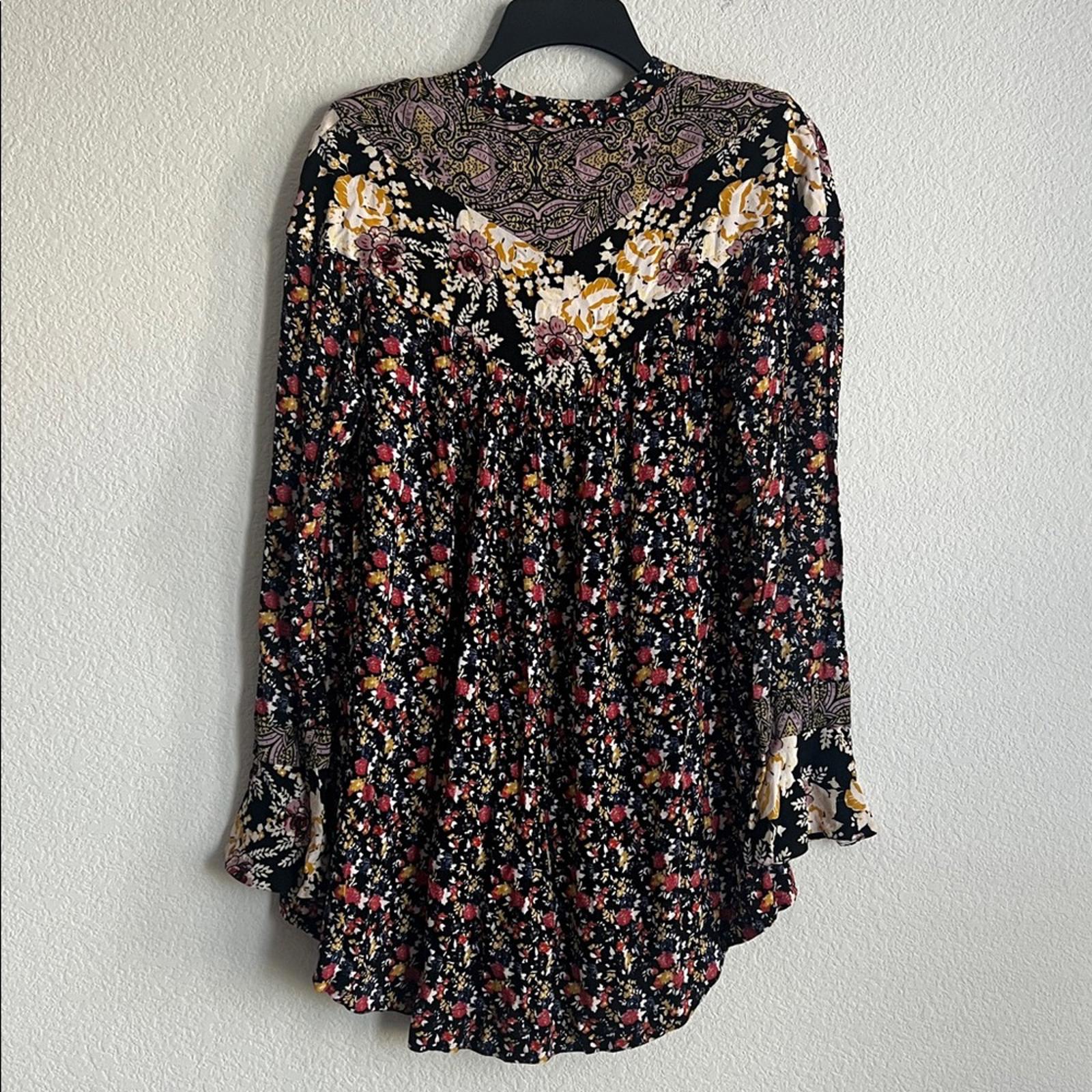 Free People Wildflower Fields Henley Top, Size M, EXCELLENT!