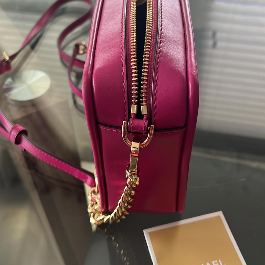Michael Kors Jet Set Charm Medium Camera Bag in Wild Berry, New w/Tag $298