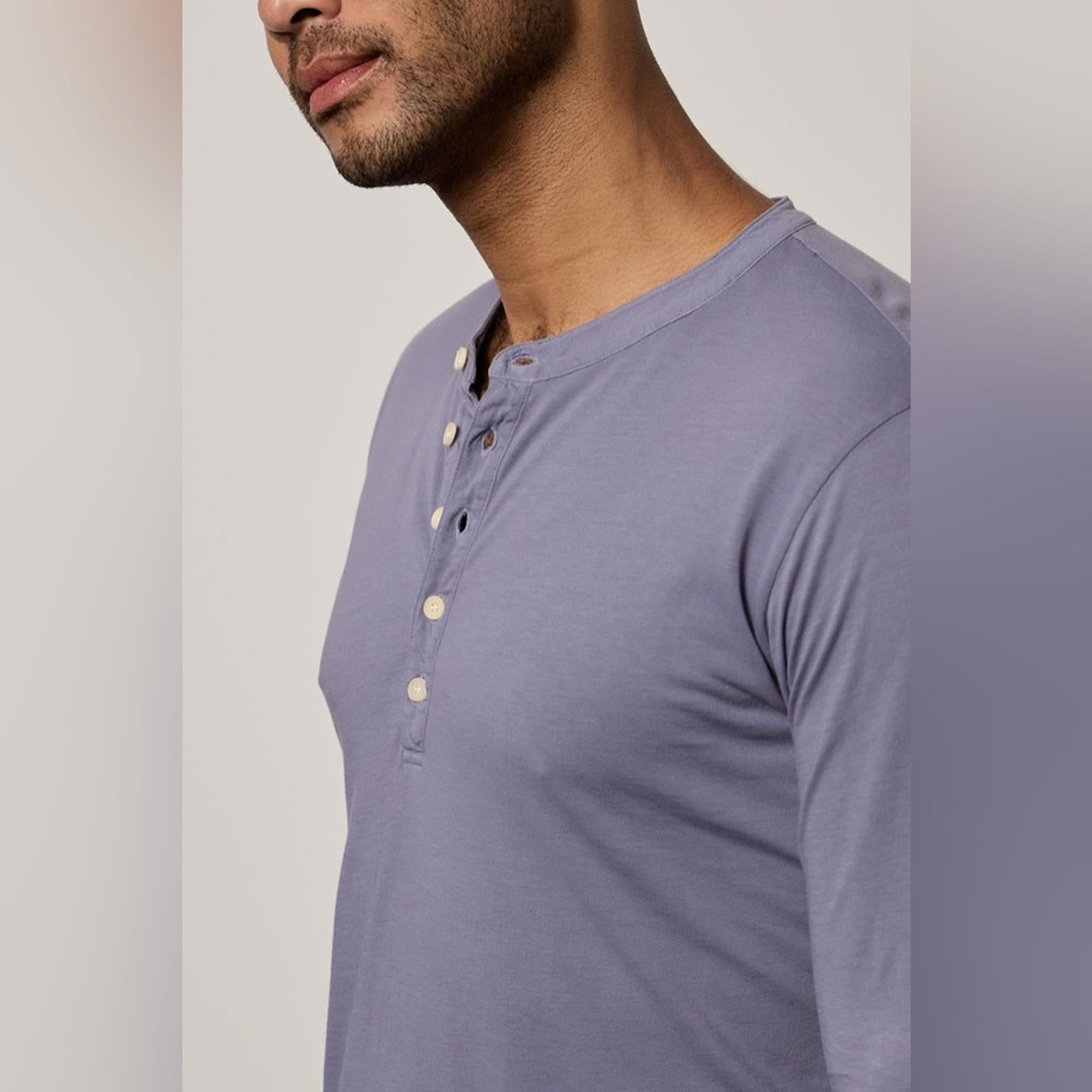 NWT Velvet by Graham & Spencer Alvaro Henley Size M New w/Tag $108 (Sold Out)