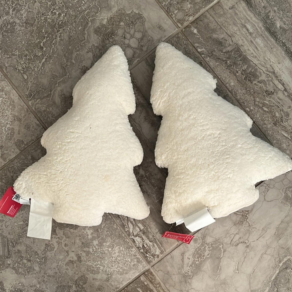 Set of 2 Reversible Holiday Plaid Tree Pillows, 15”x20” New w/Tag $29.99/each