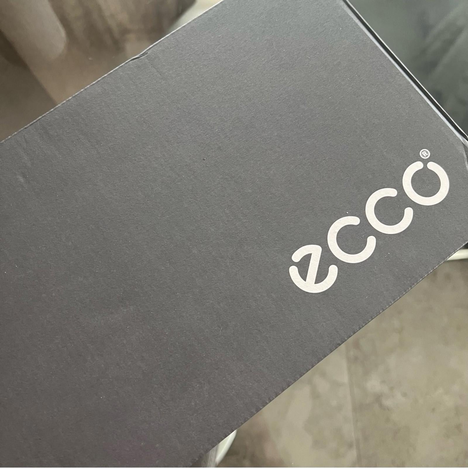Ecco Black Closed Toe Shoes, Size EU 42, US 11-11.5, New in Box