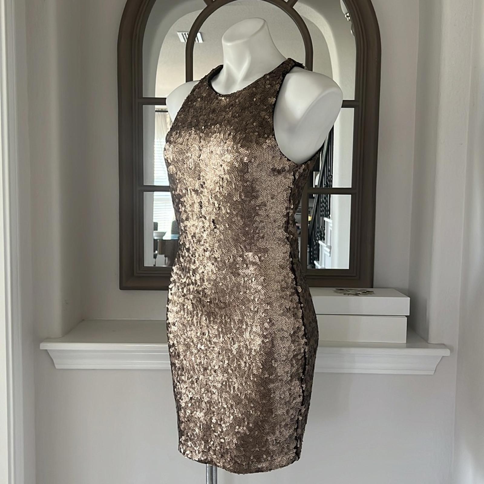 Dynamite Robe à Paillettes Bodycon Sequin Dress, Matte Bronze, Size M New w/Tag