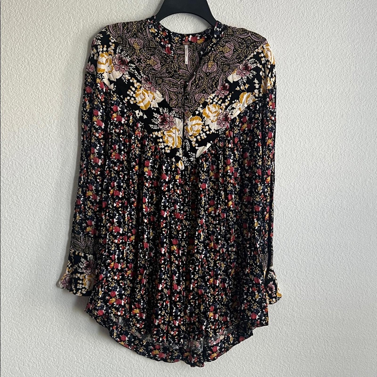 Free People Wildflower Fields Henley Top, Size M, EXCELLENT!