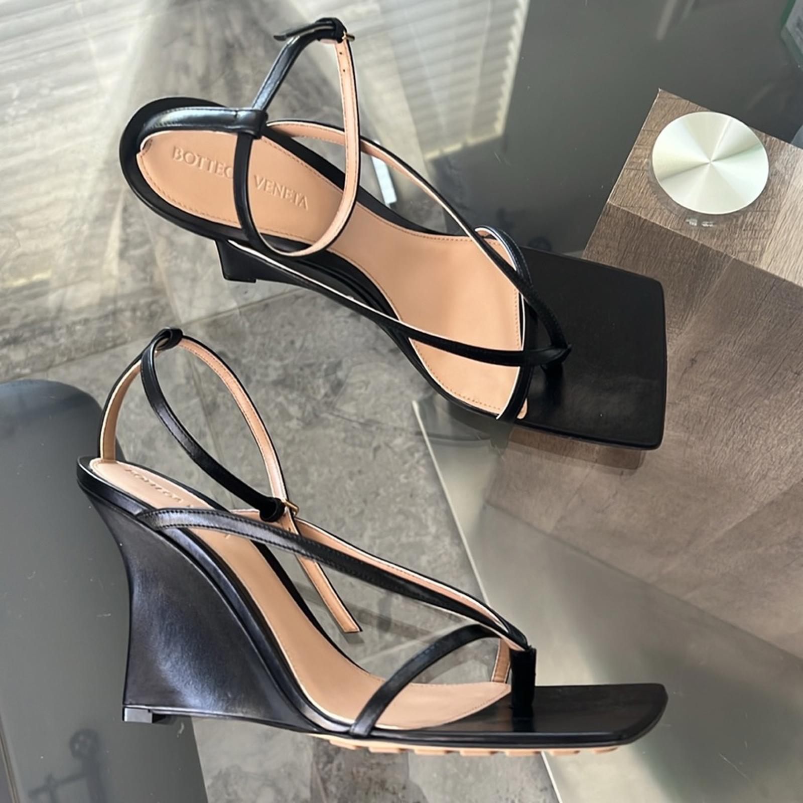 Bottega Veneta Stretch Strappy Sandals, Lounge Nappa Black Size 40.5 New $1,100