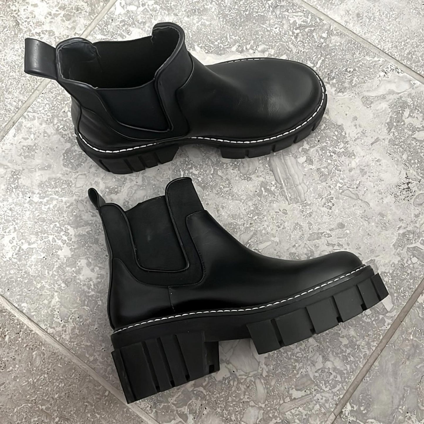 NEW BCBG Women's Ulysa Lug Sole Chelsea Booties, Size 5.5M / 35.5M New w/o Box $